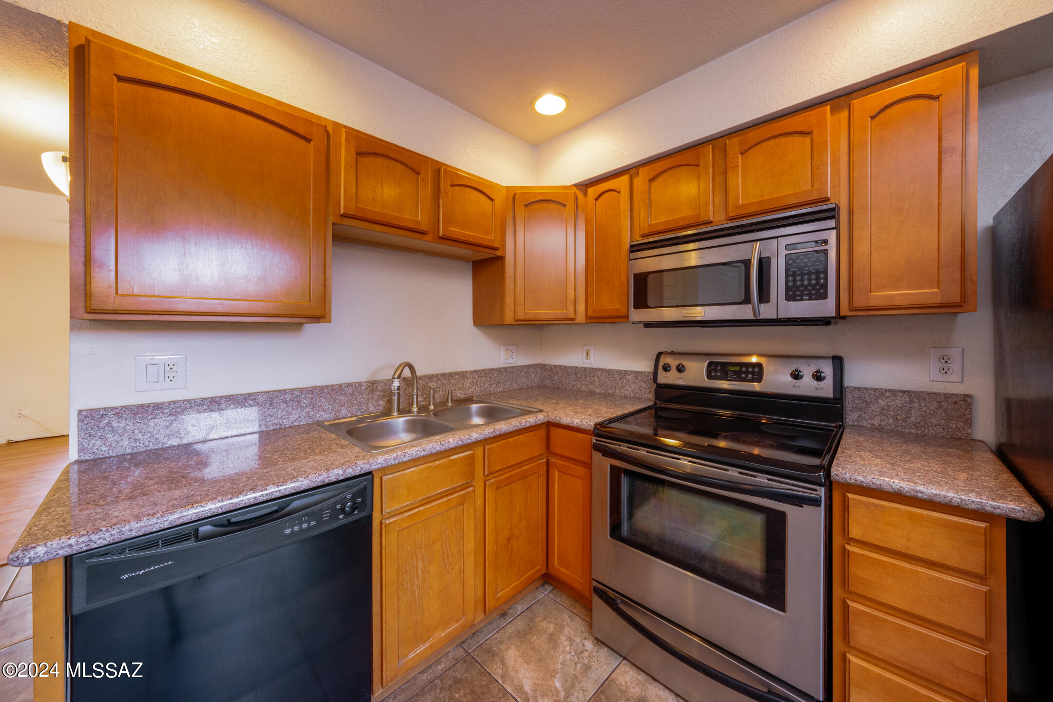 2950 N Alvernon Way Unit: 6105