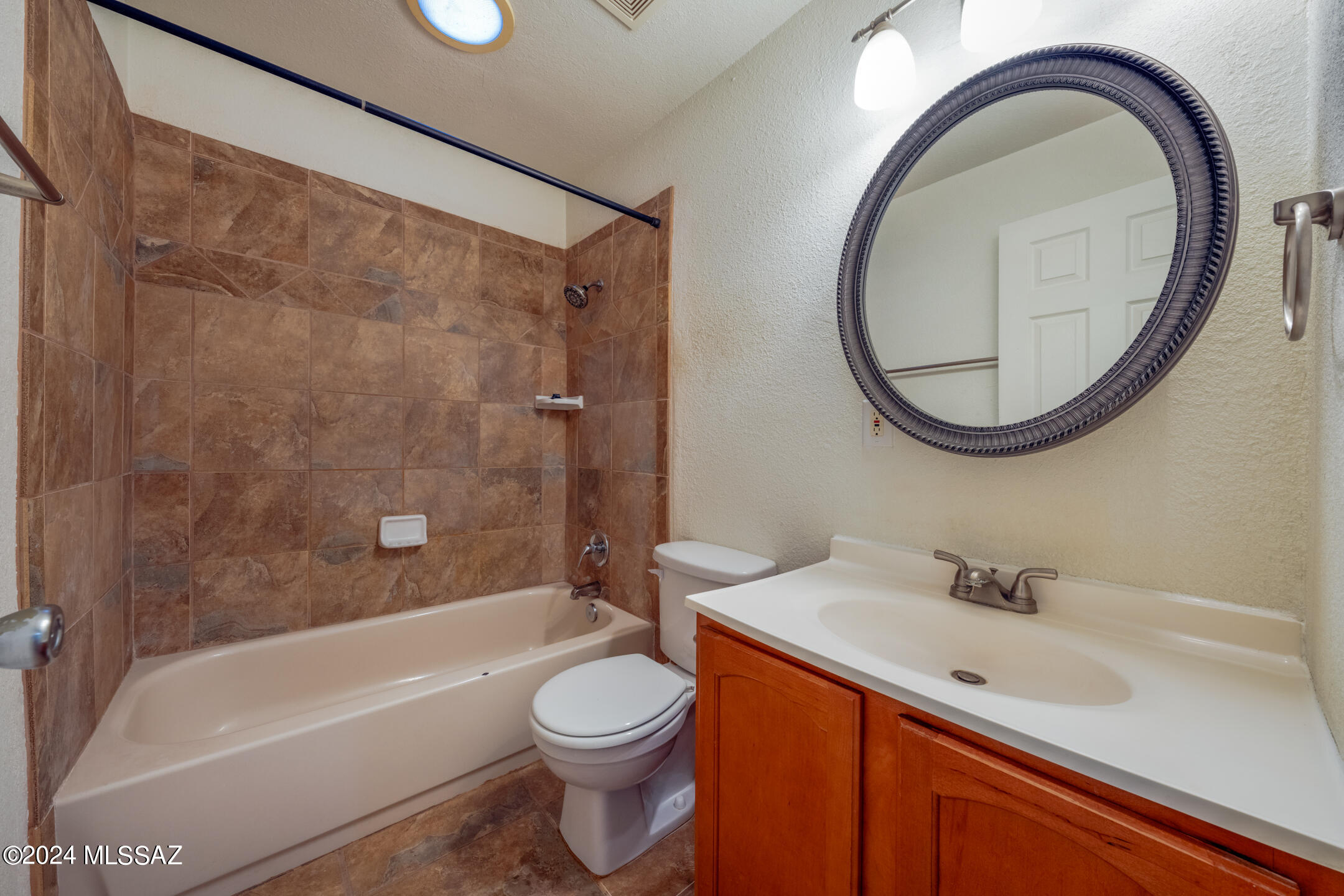 2950 N Alvernon Way Unit: 6105