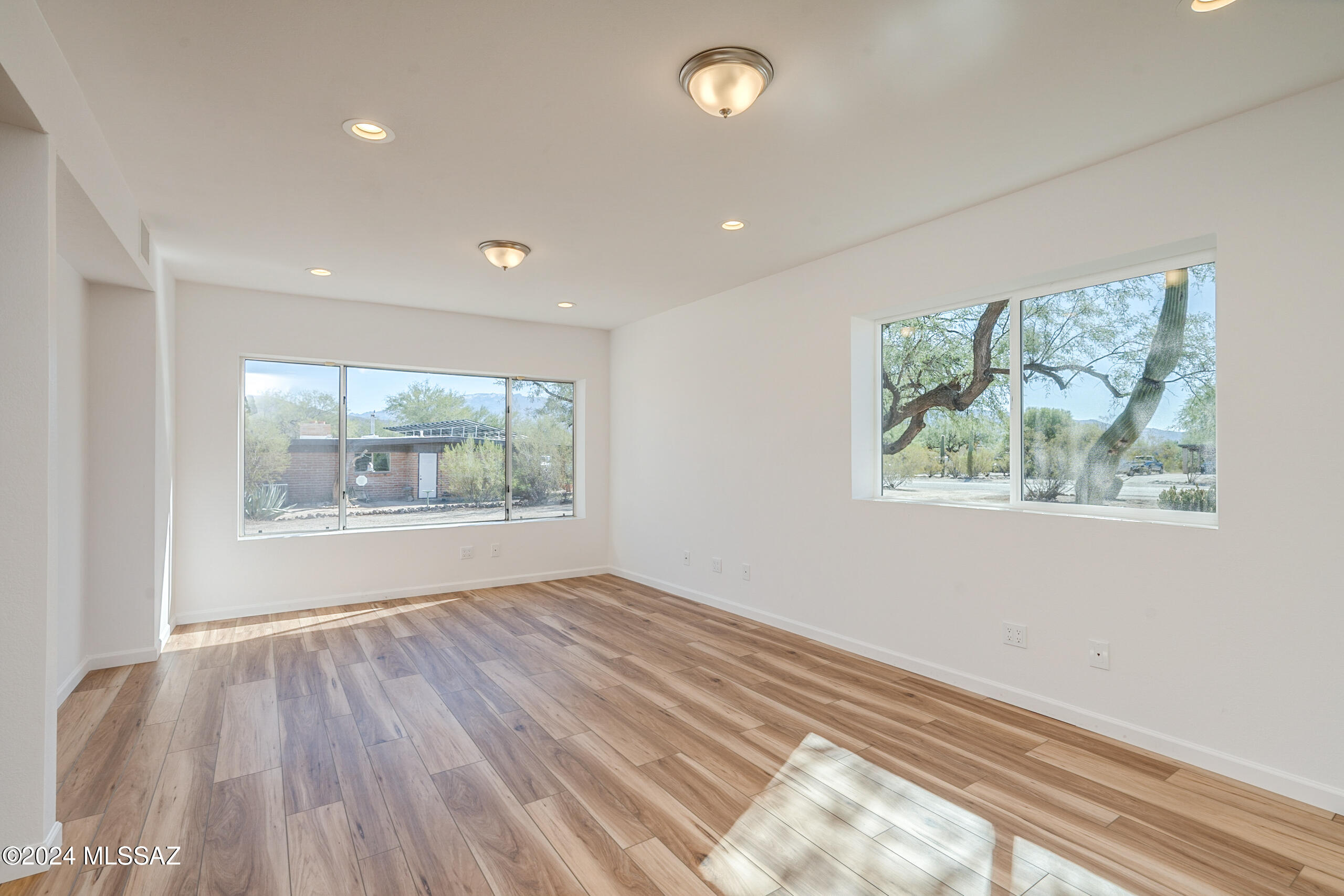 11421 E Holster Drive