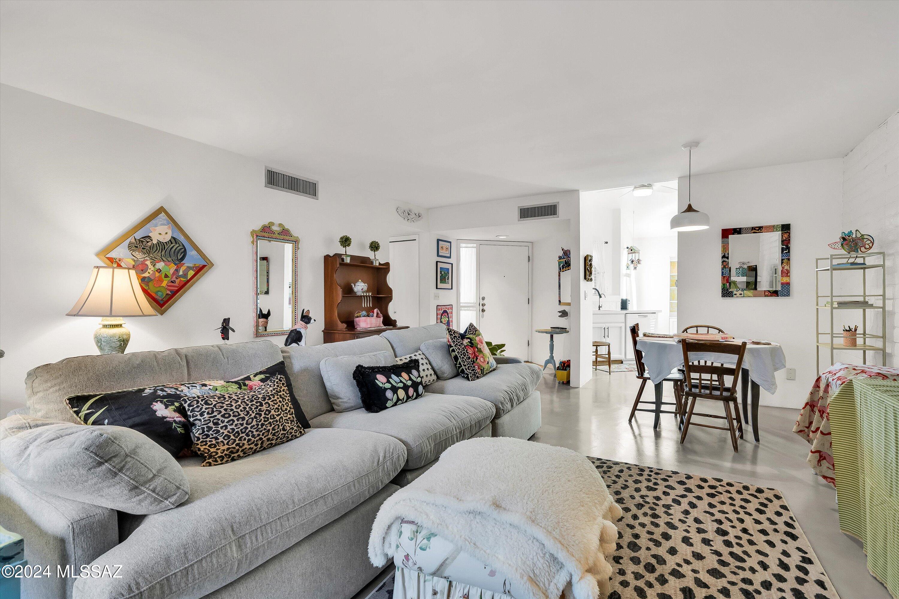 4309 E Presidio Road