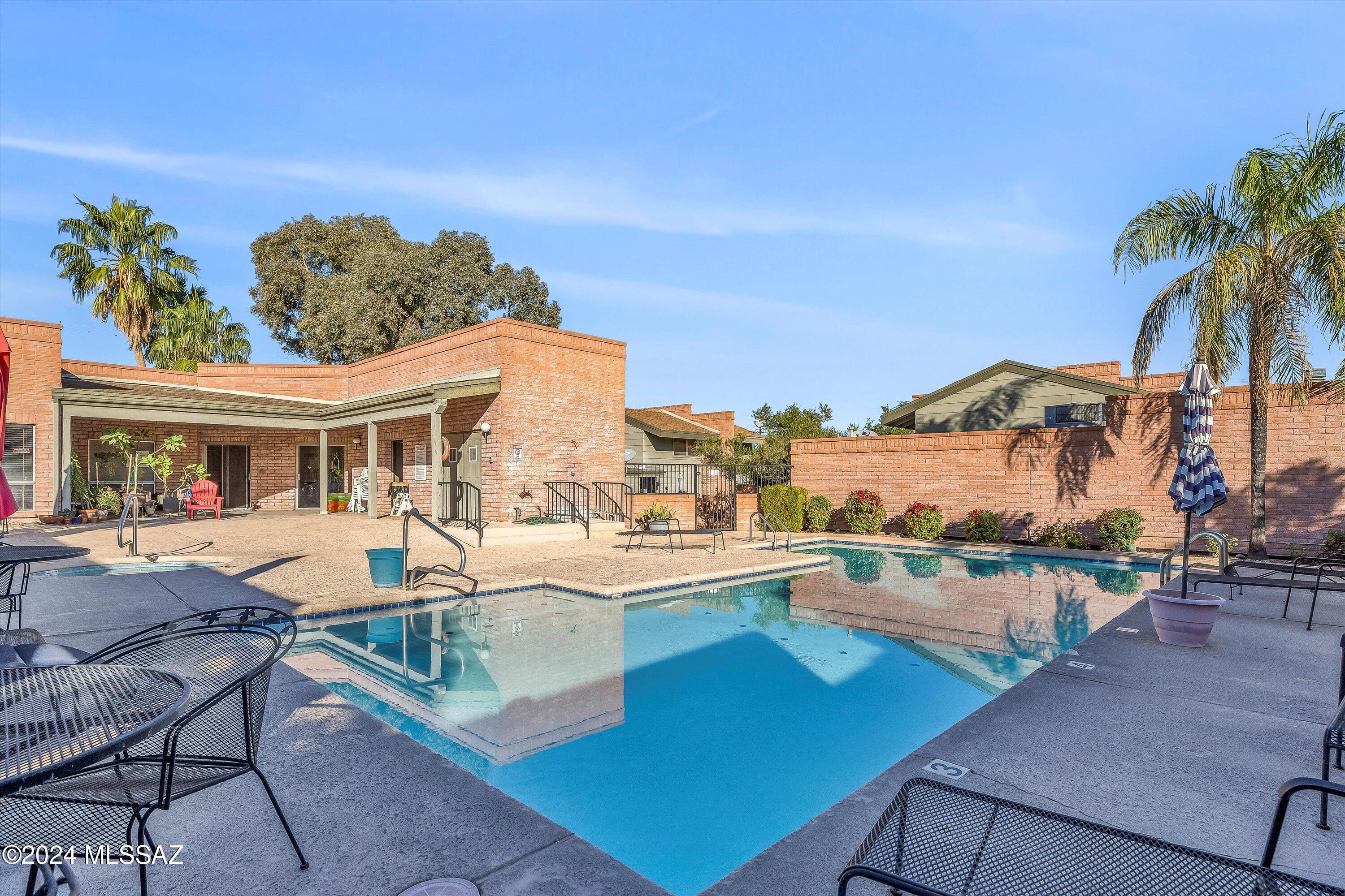 4309 E Presidio Road