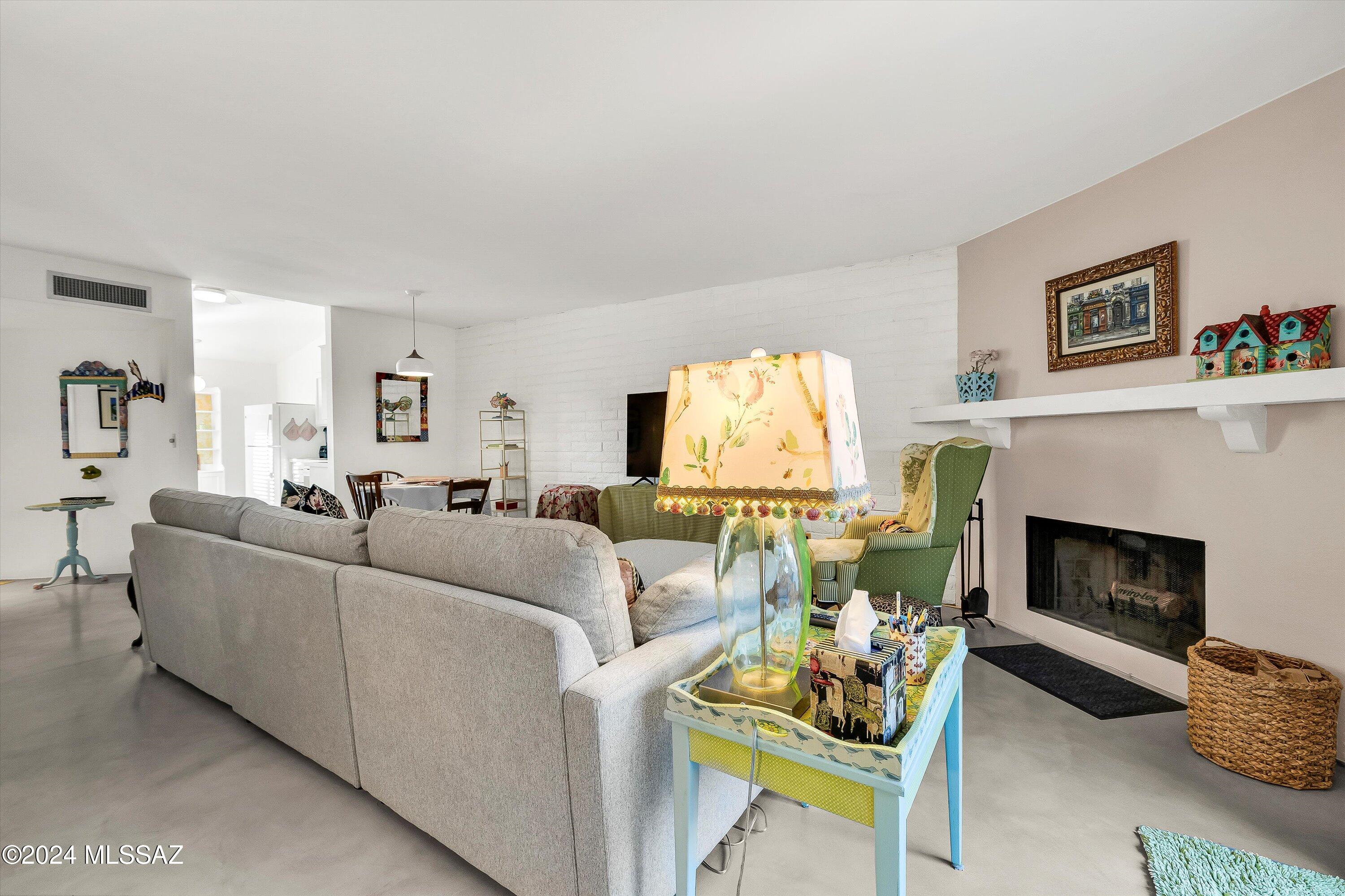 4309 E Presidio Road