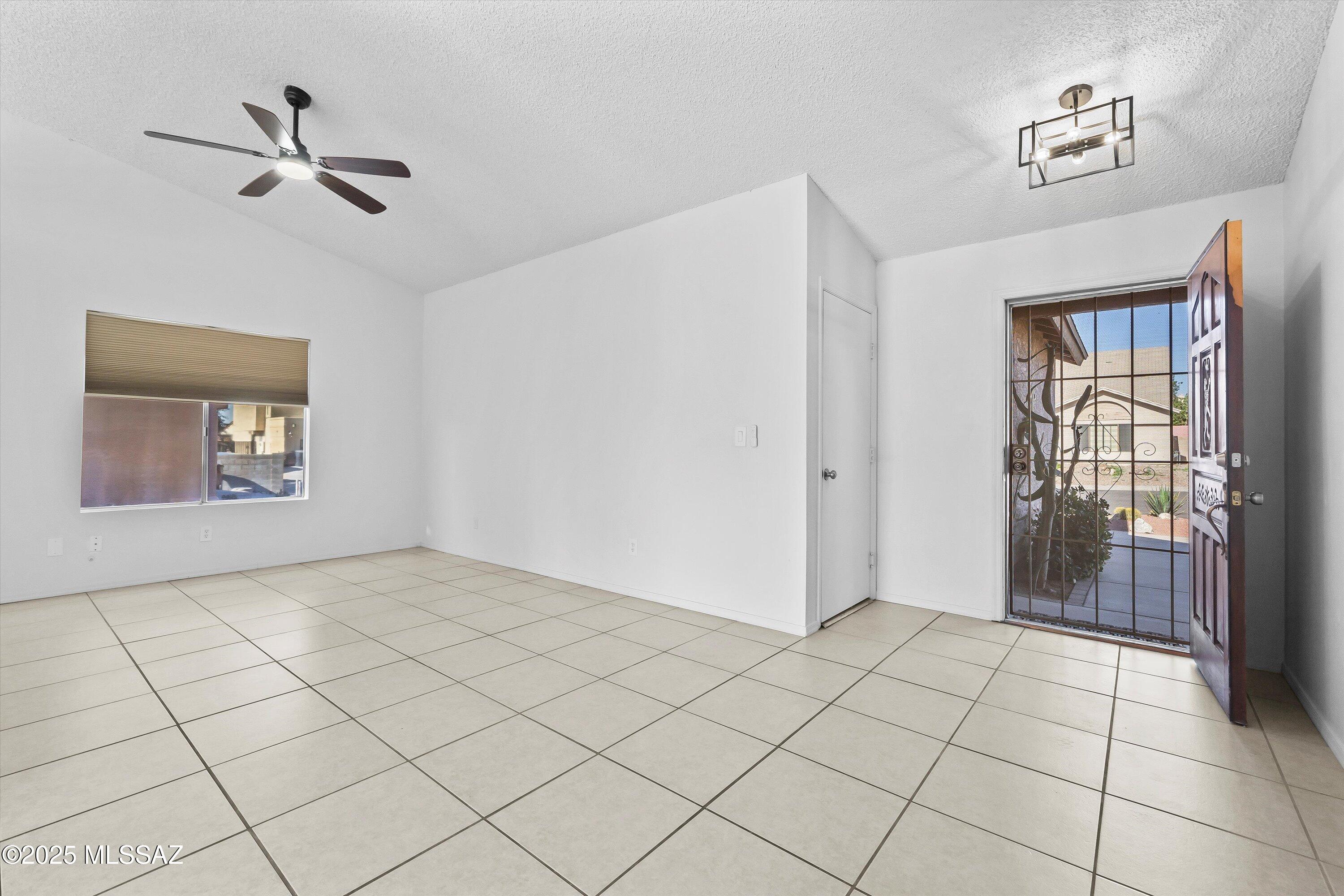 5209 W Nighthawk Way