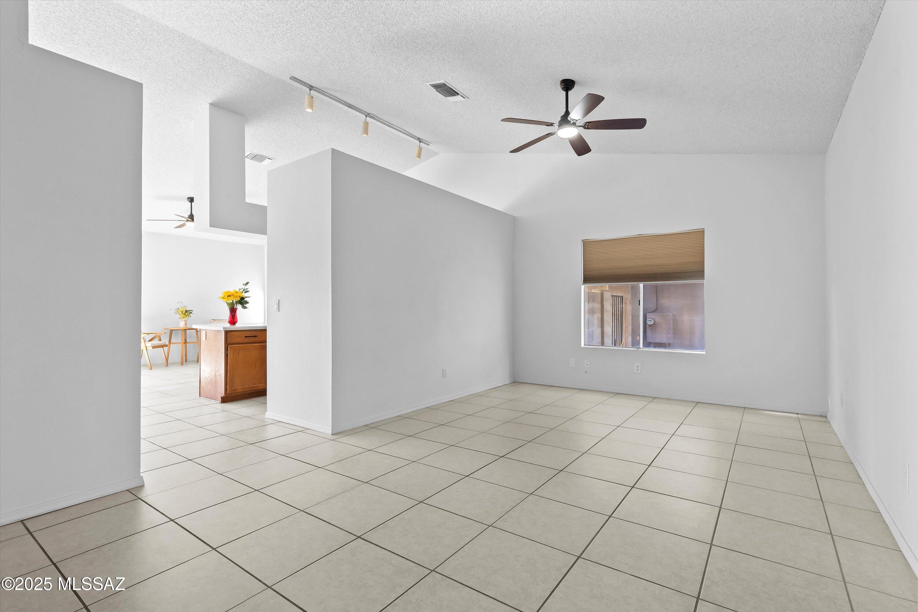 5209 W Nighthawk Way