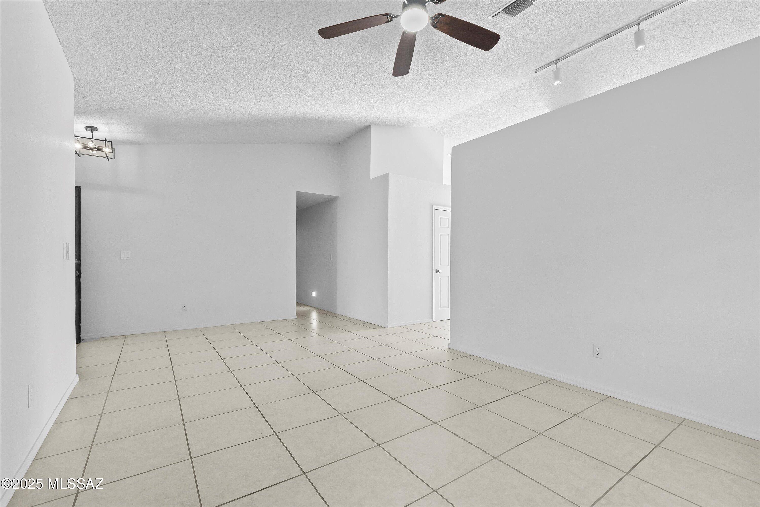 5209 W Nighthawk Way