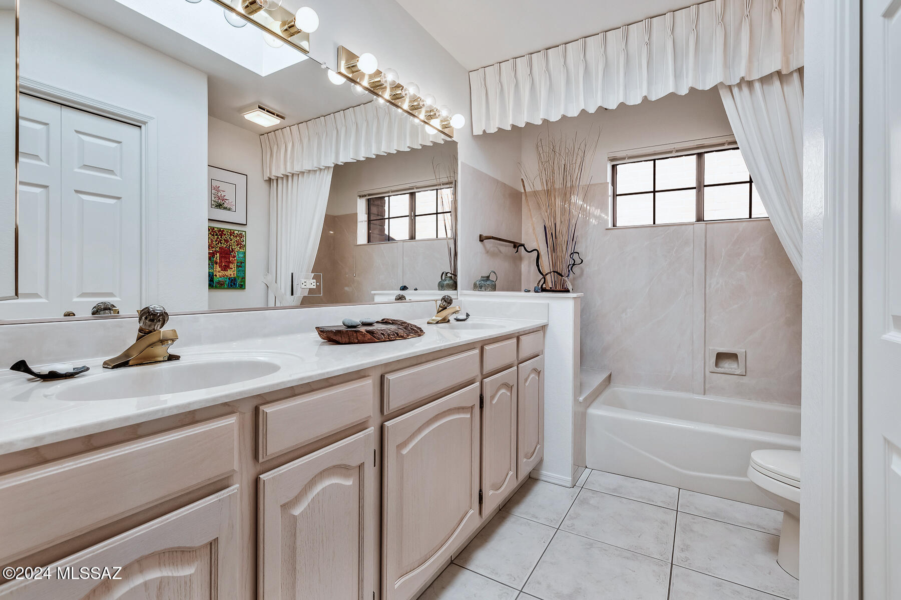 5306 N Via Velazquez