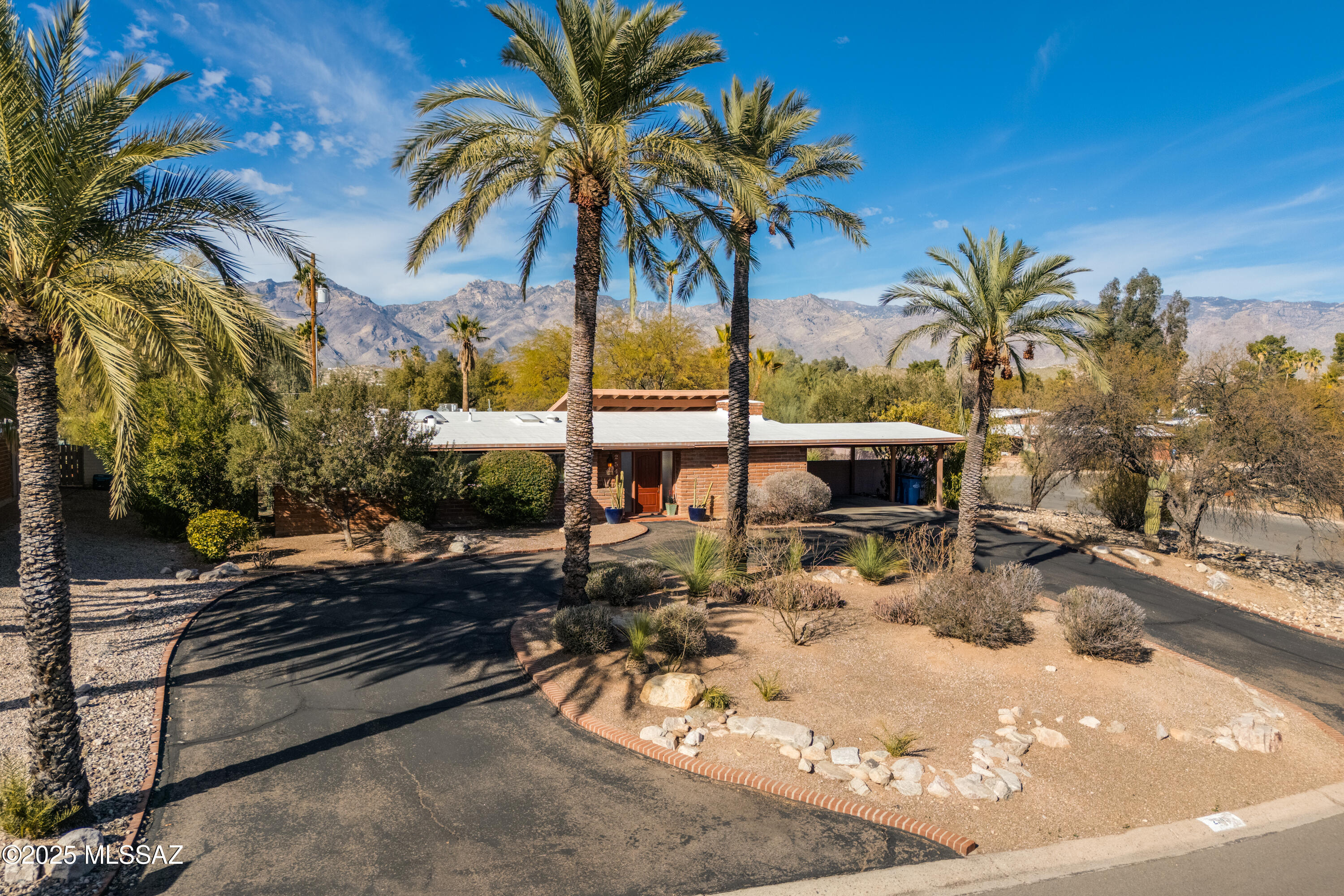 2549 N Indian Ridge Drive