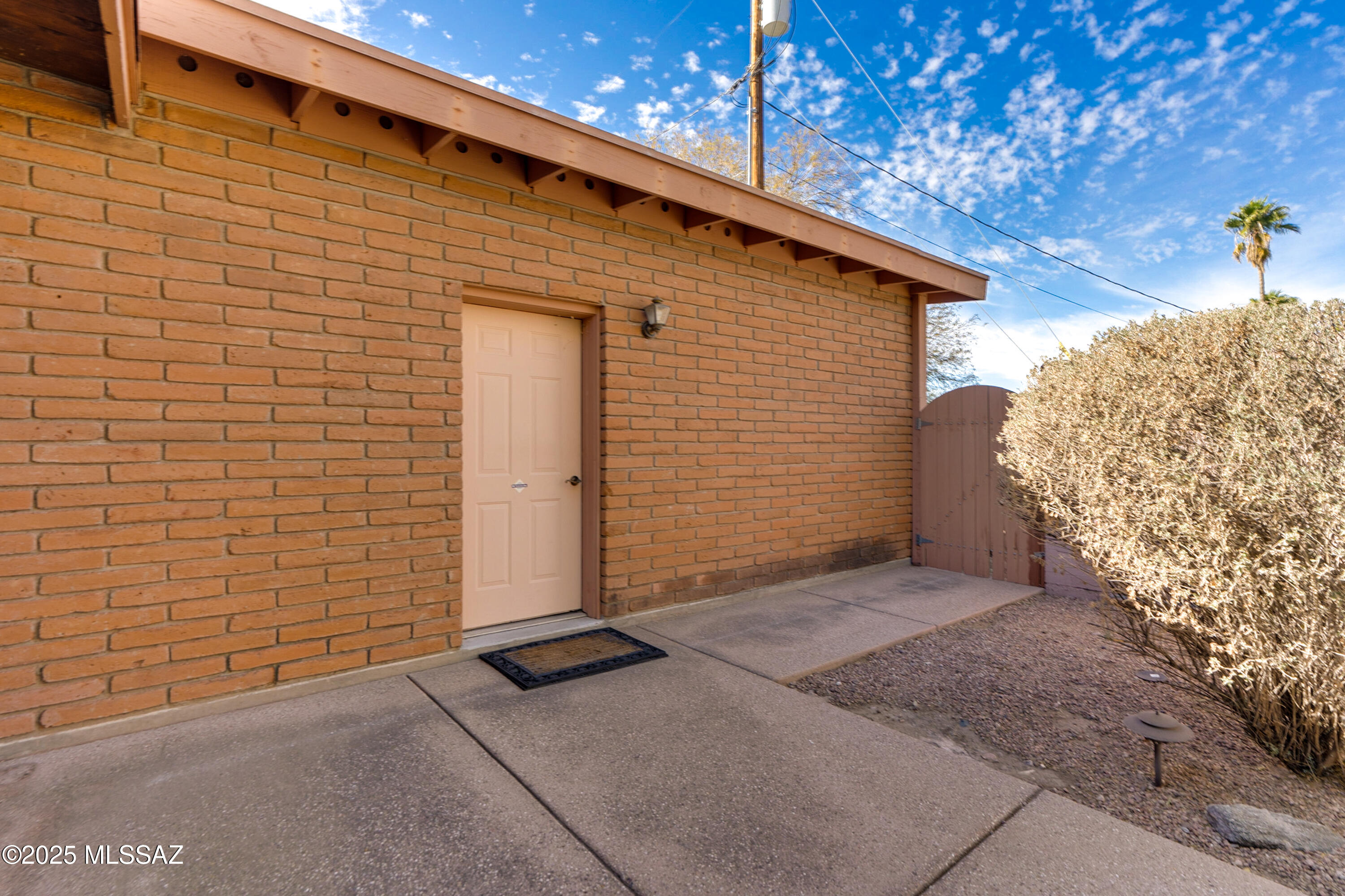 2549 N Indian Ridge Drive