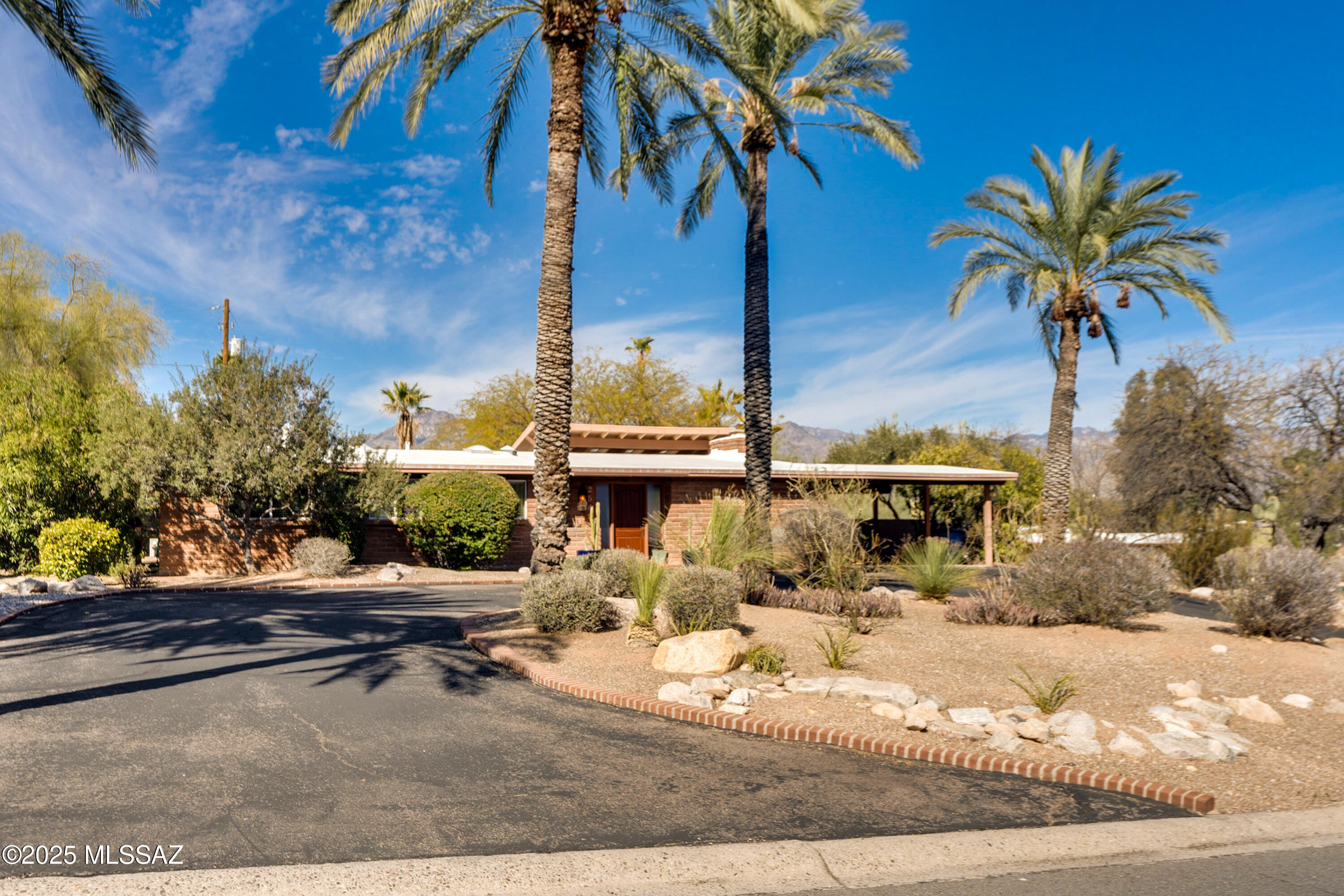 2549 N Indian Ridge Drive