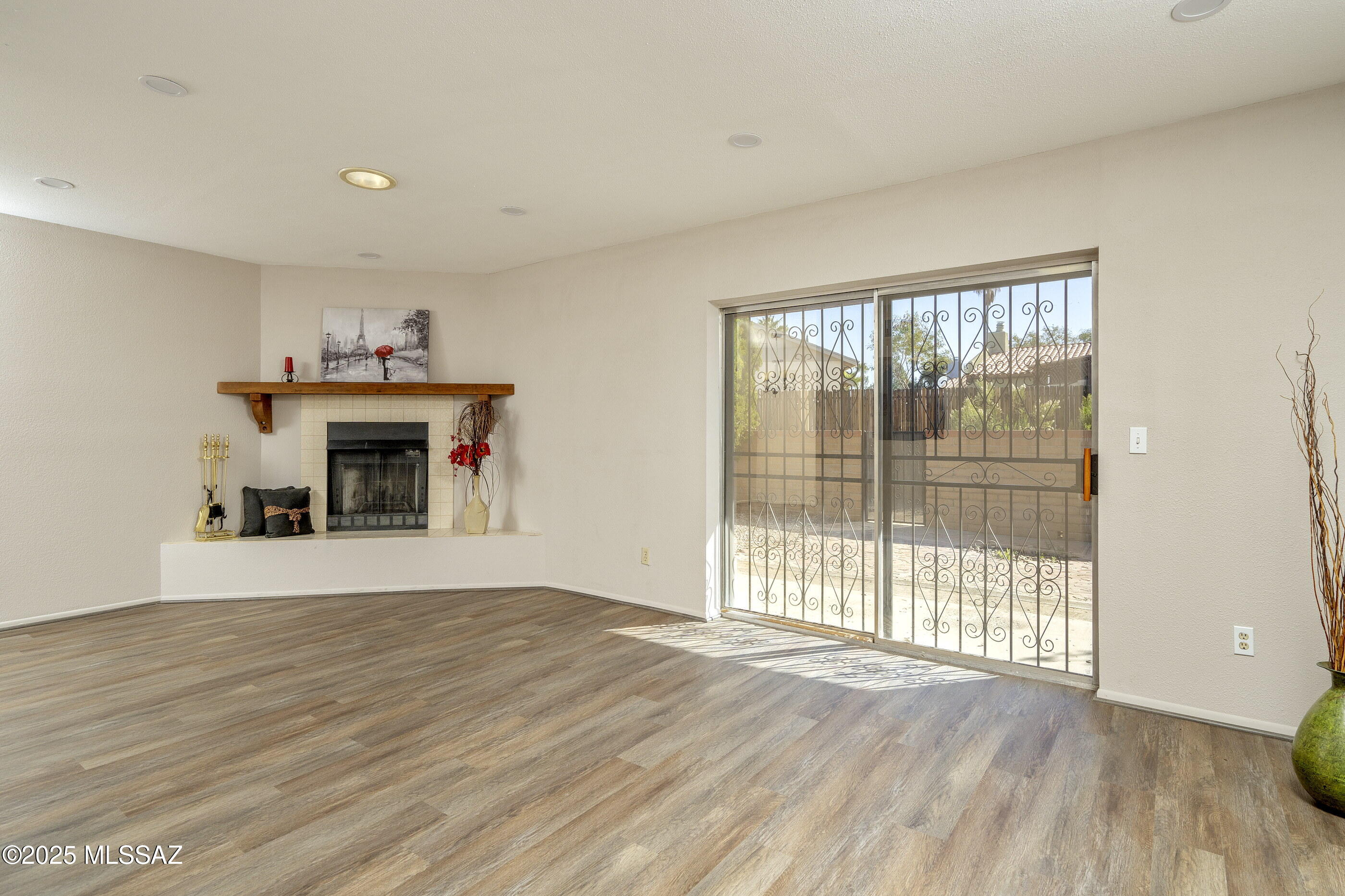 1227 S Alfie Place