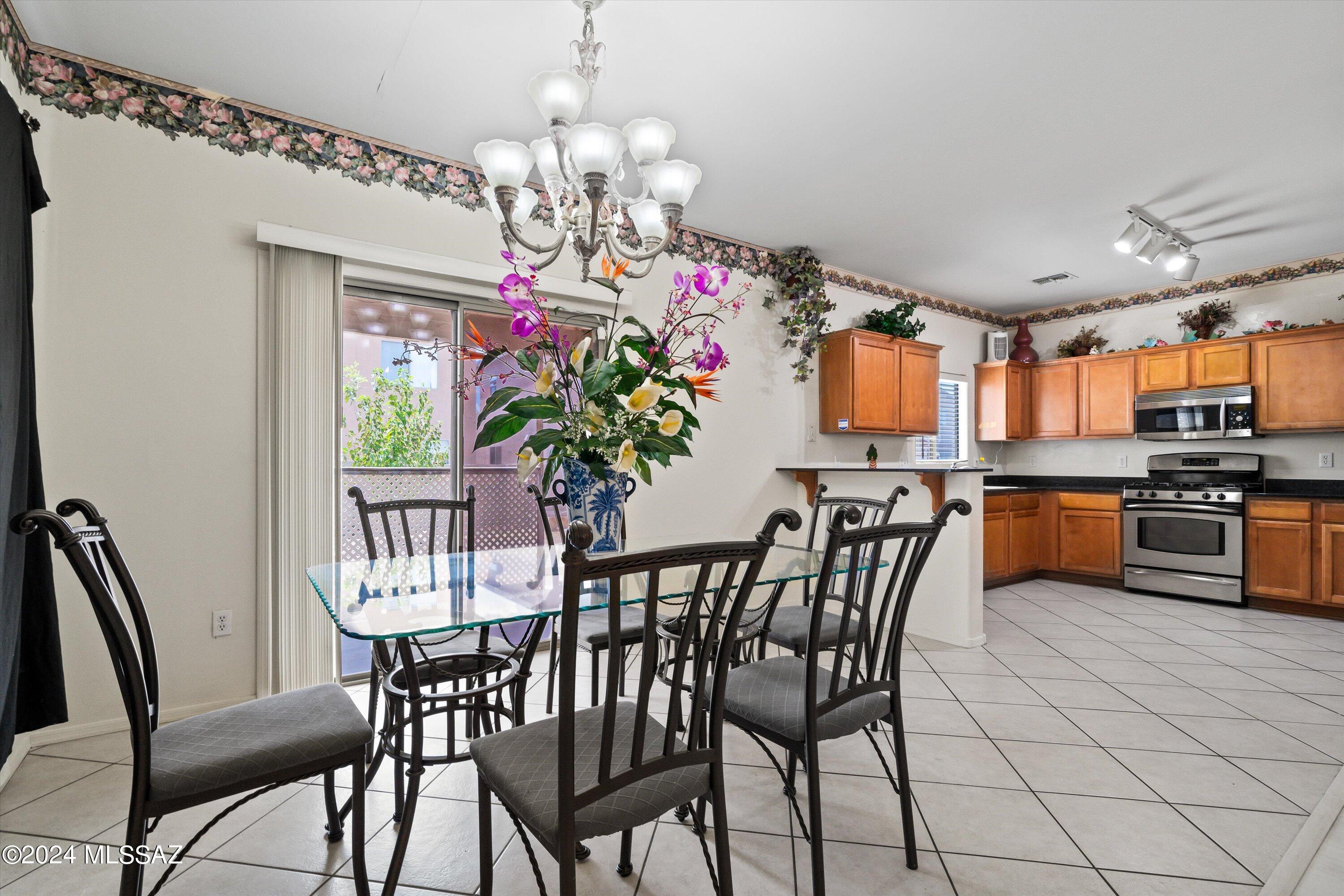 3598 E Felix Boulevard