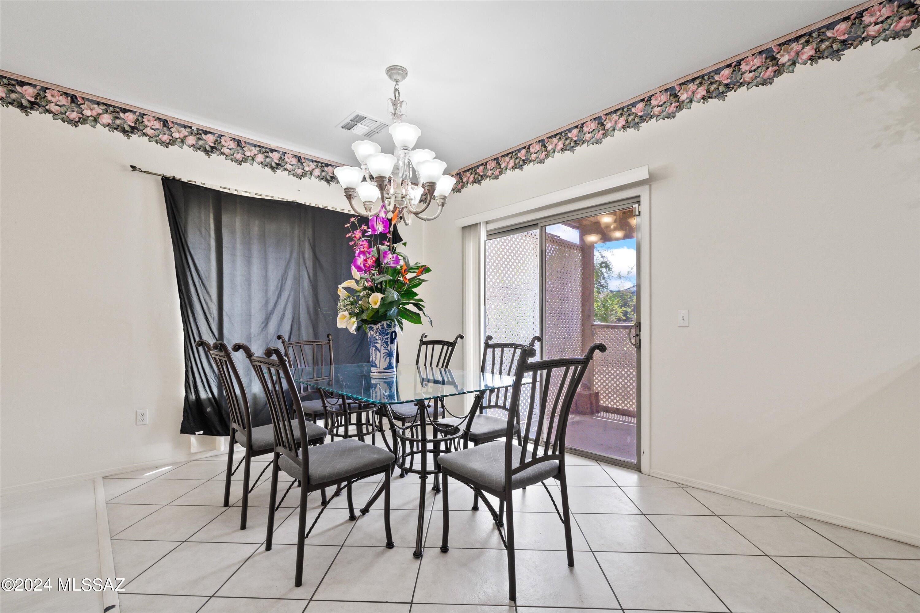 3598 E Felix Boulevard