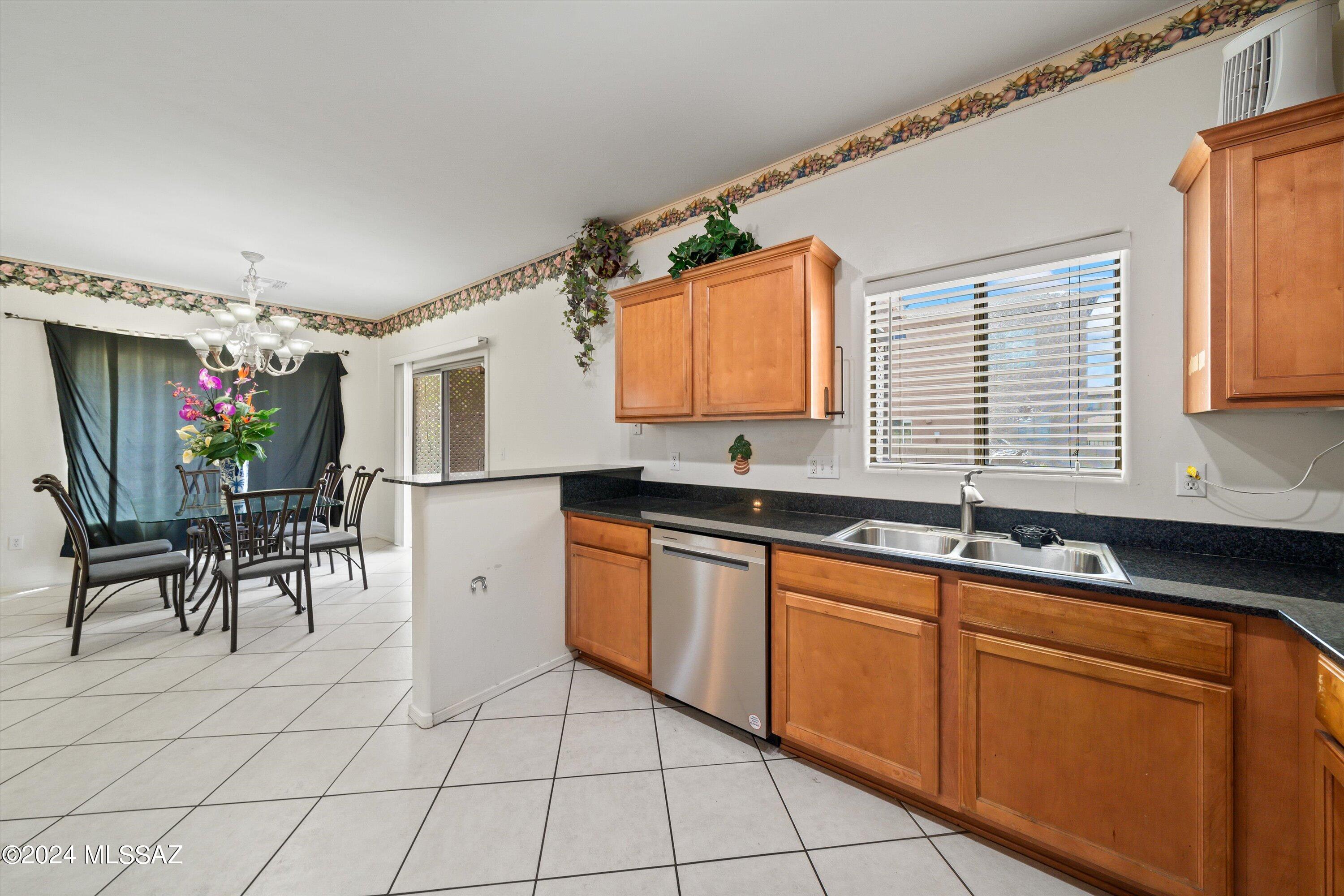 3598 E Felix Boulevard