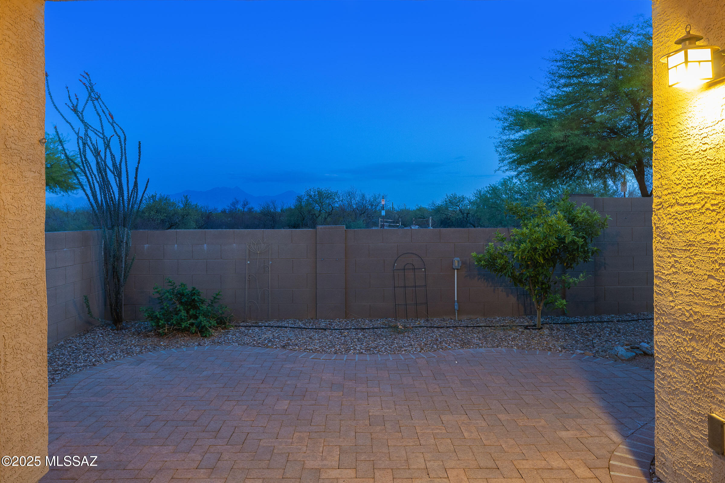 503 W Calle Sombra Linda