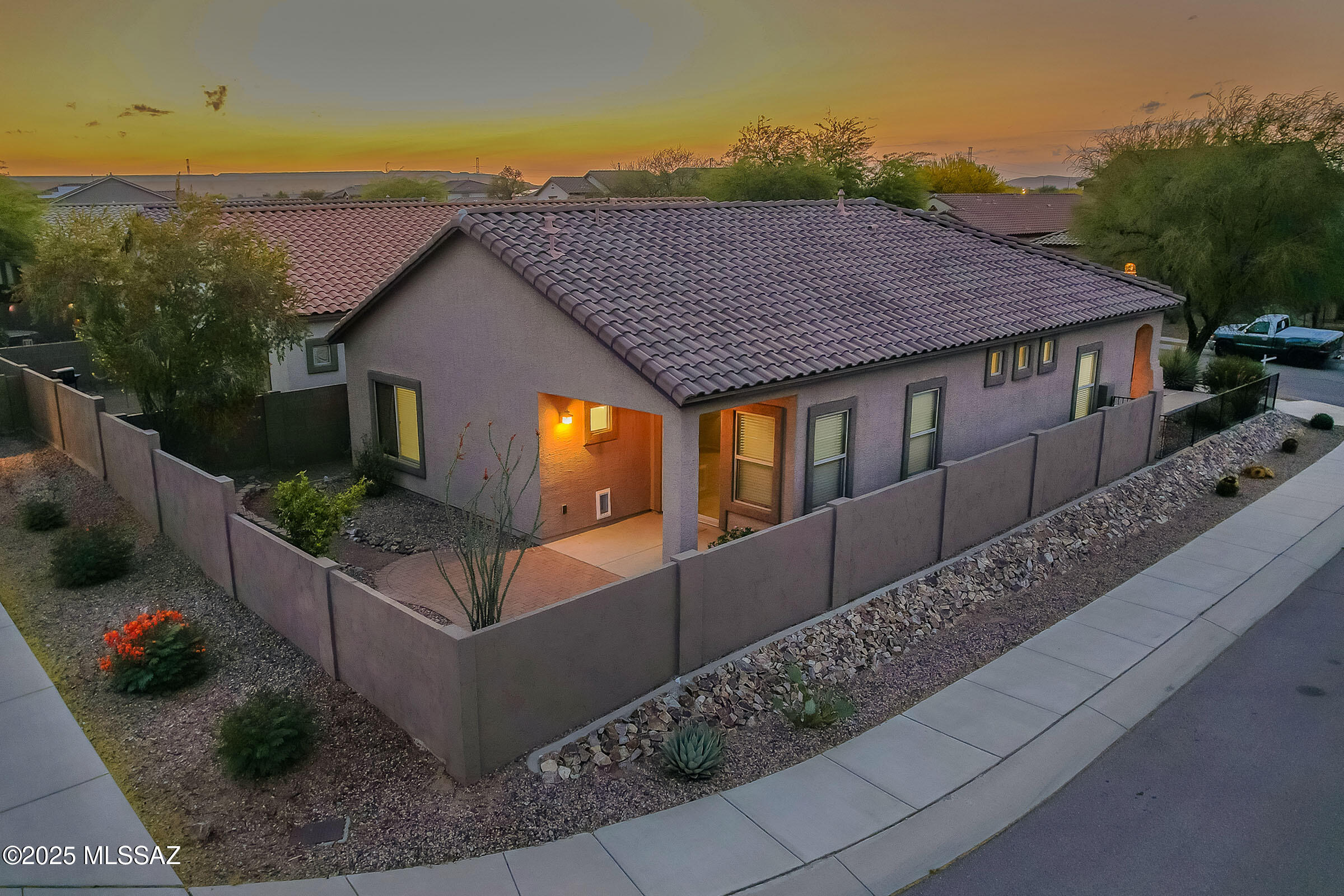 503 W Calle Sombra Linda