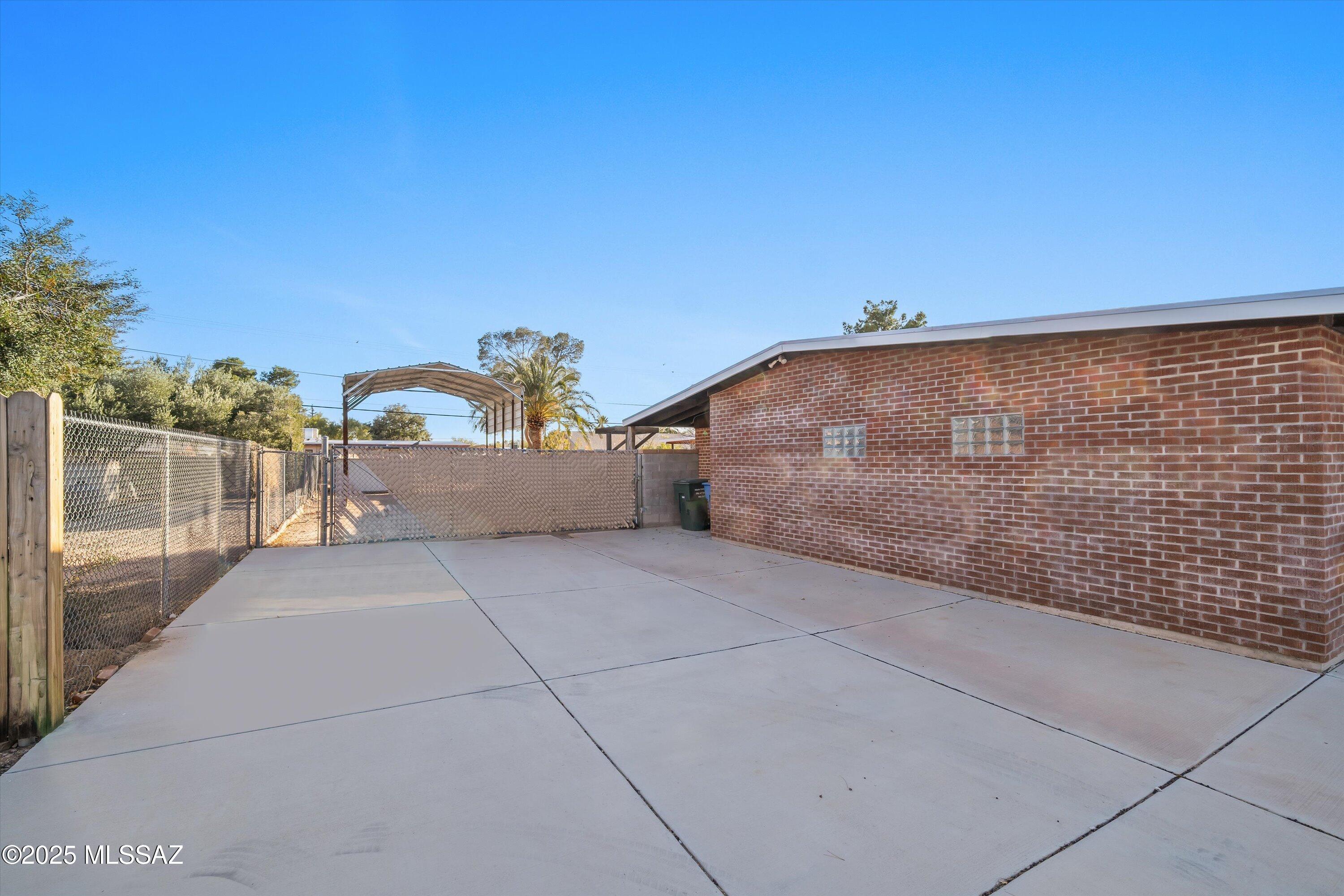 5822 E South Wilshire Drive