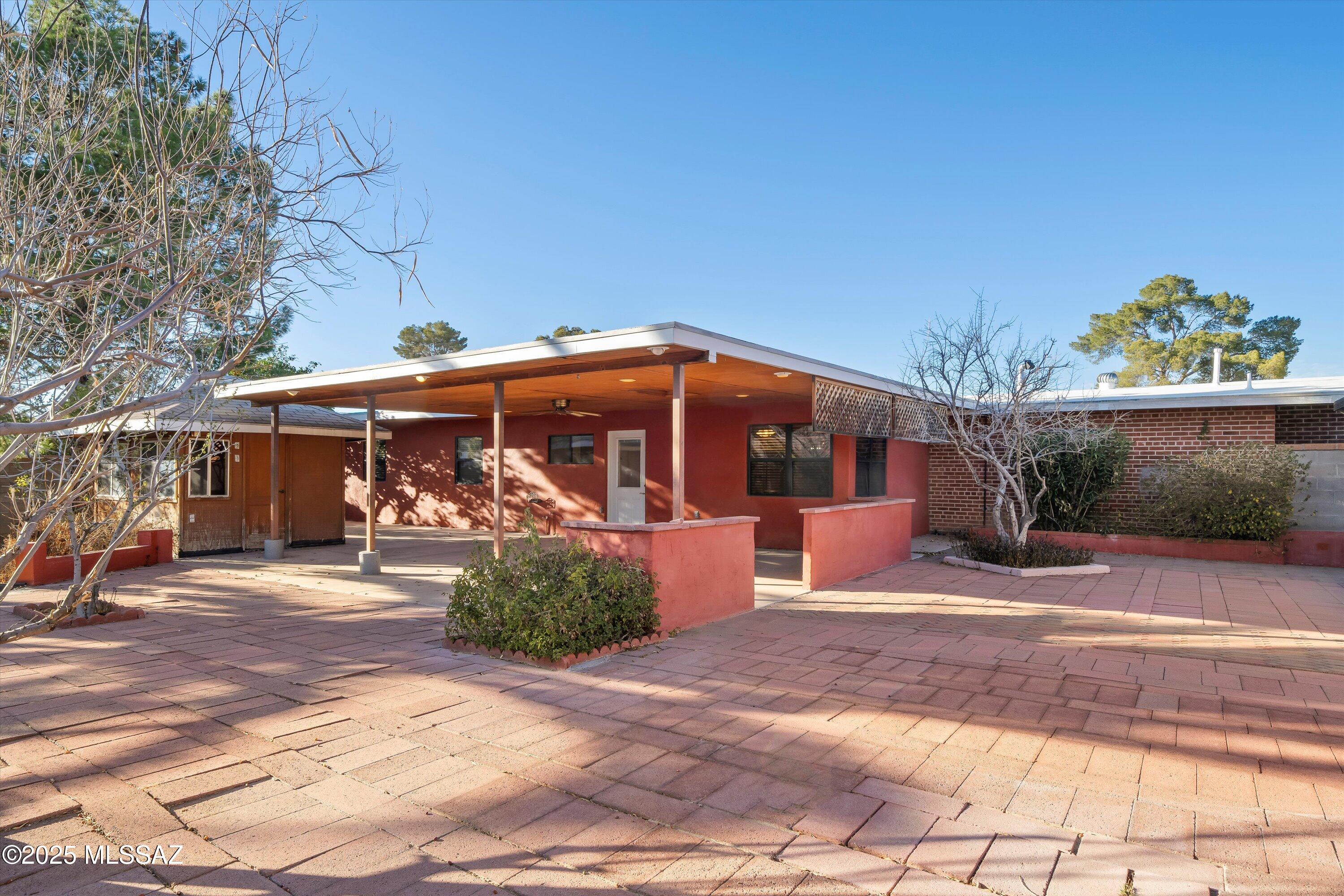 5822 E South Wilshire Drive