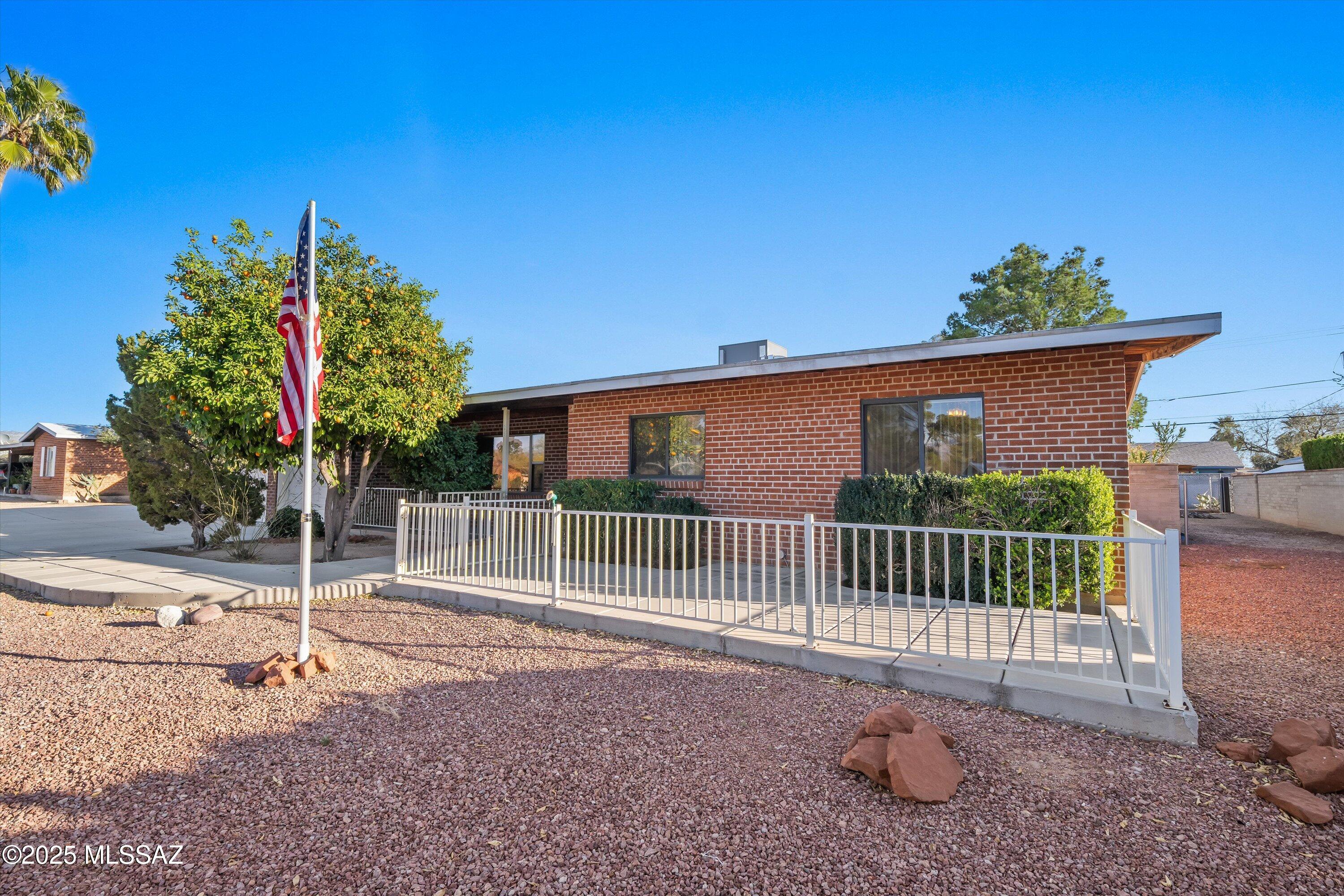 5822 E South Wilshire Drive