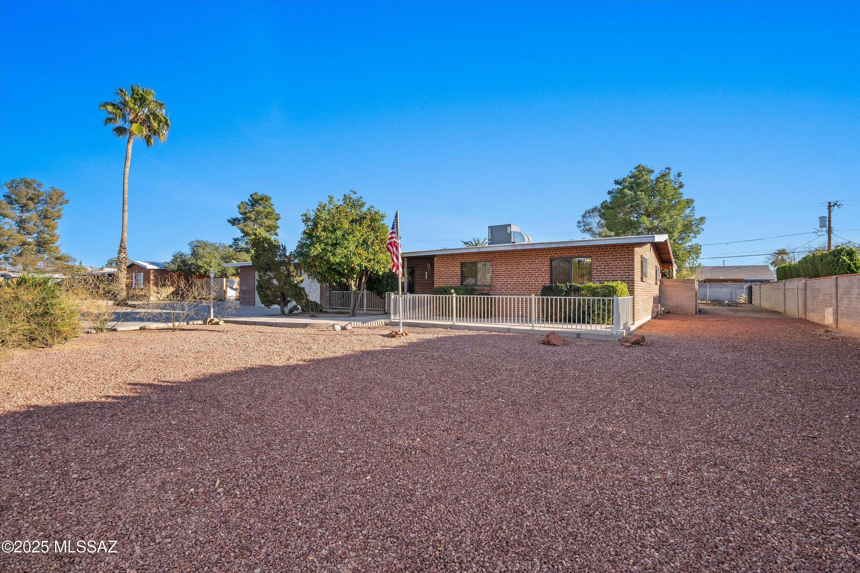 5822 E South Wilshire Drive