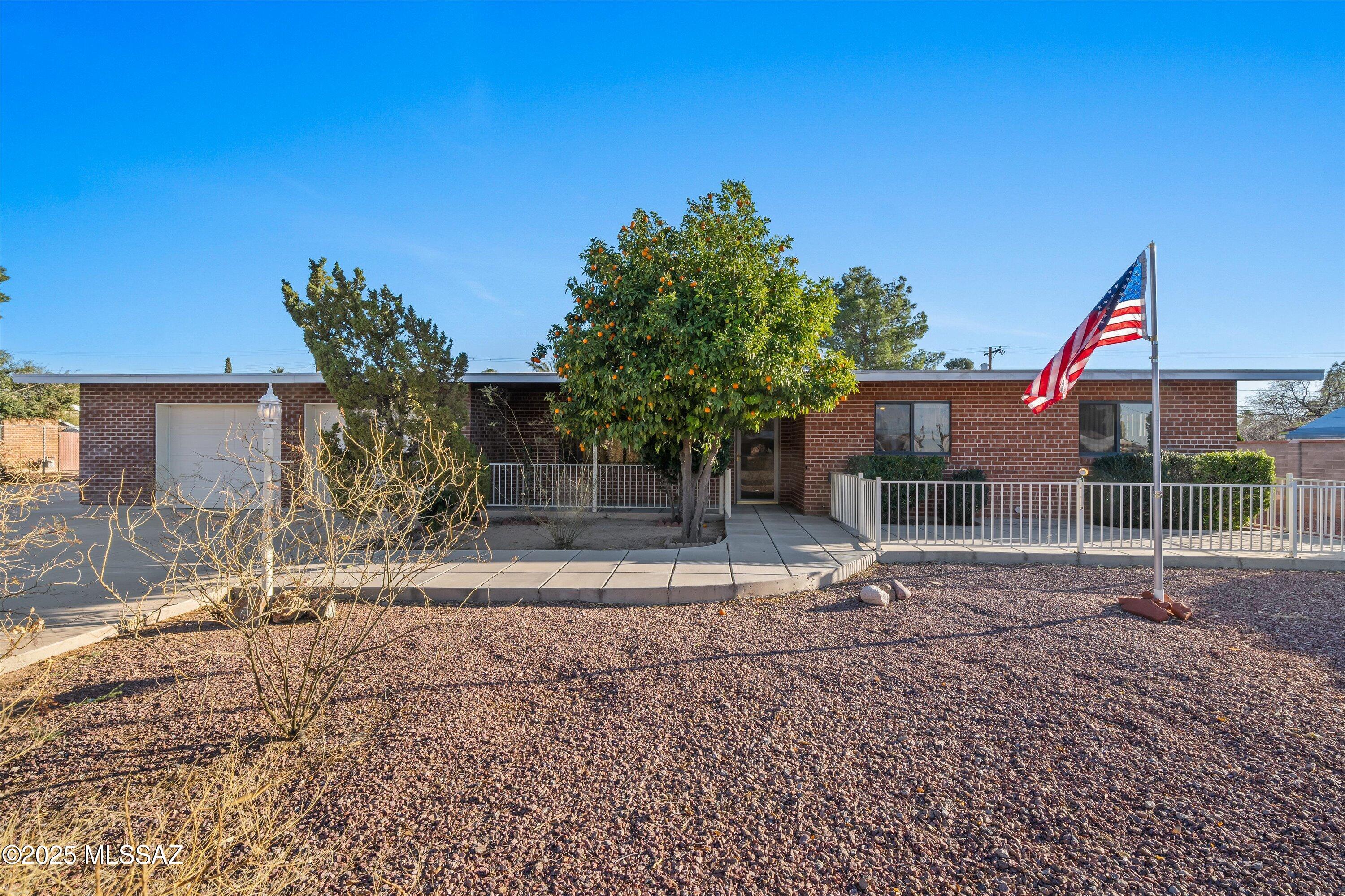 5822 E South Wilshire Drive