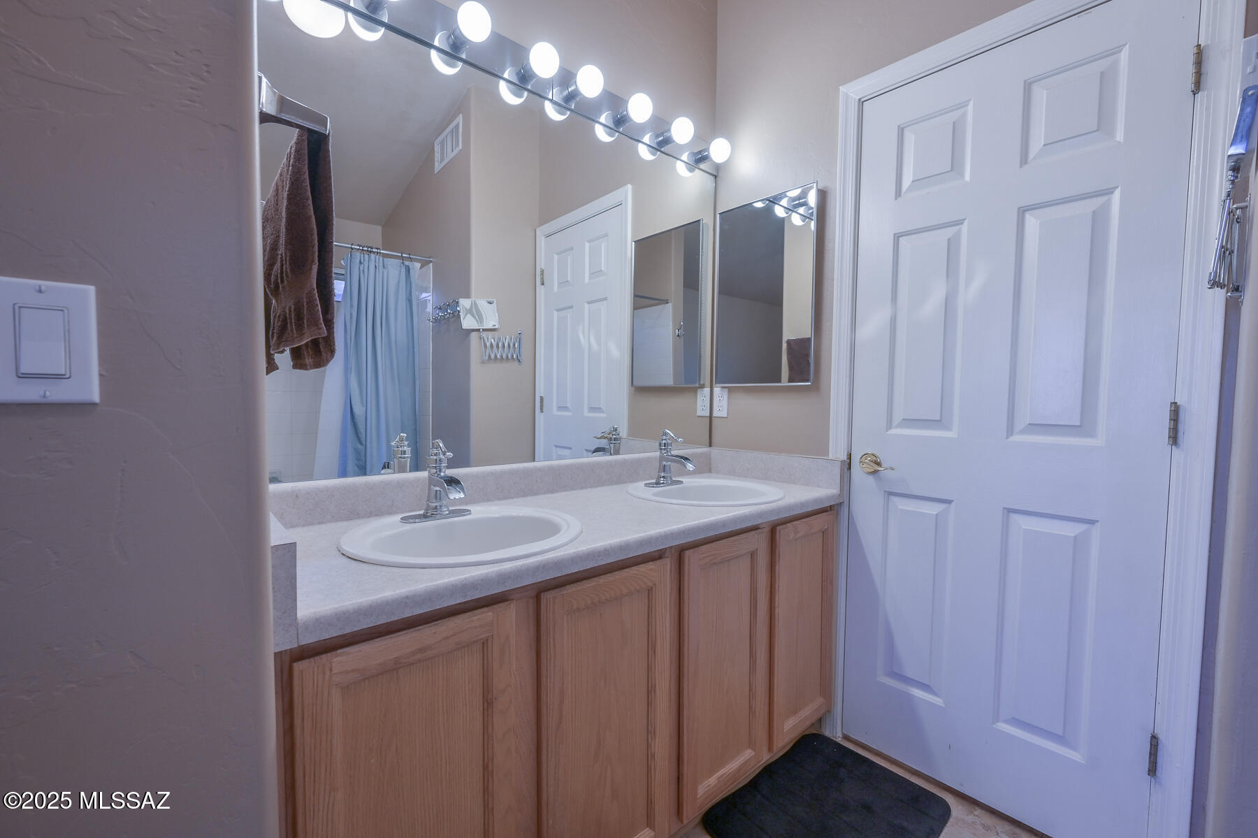 10261 E Desert Skyline Way