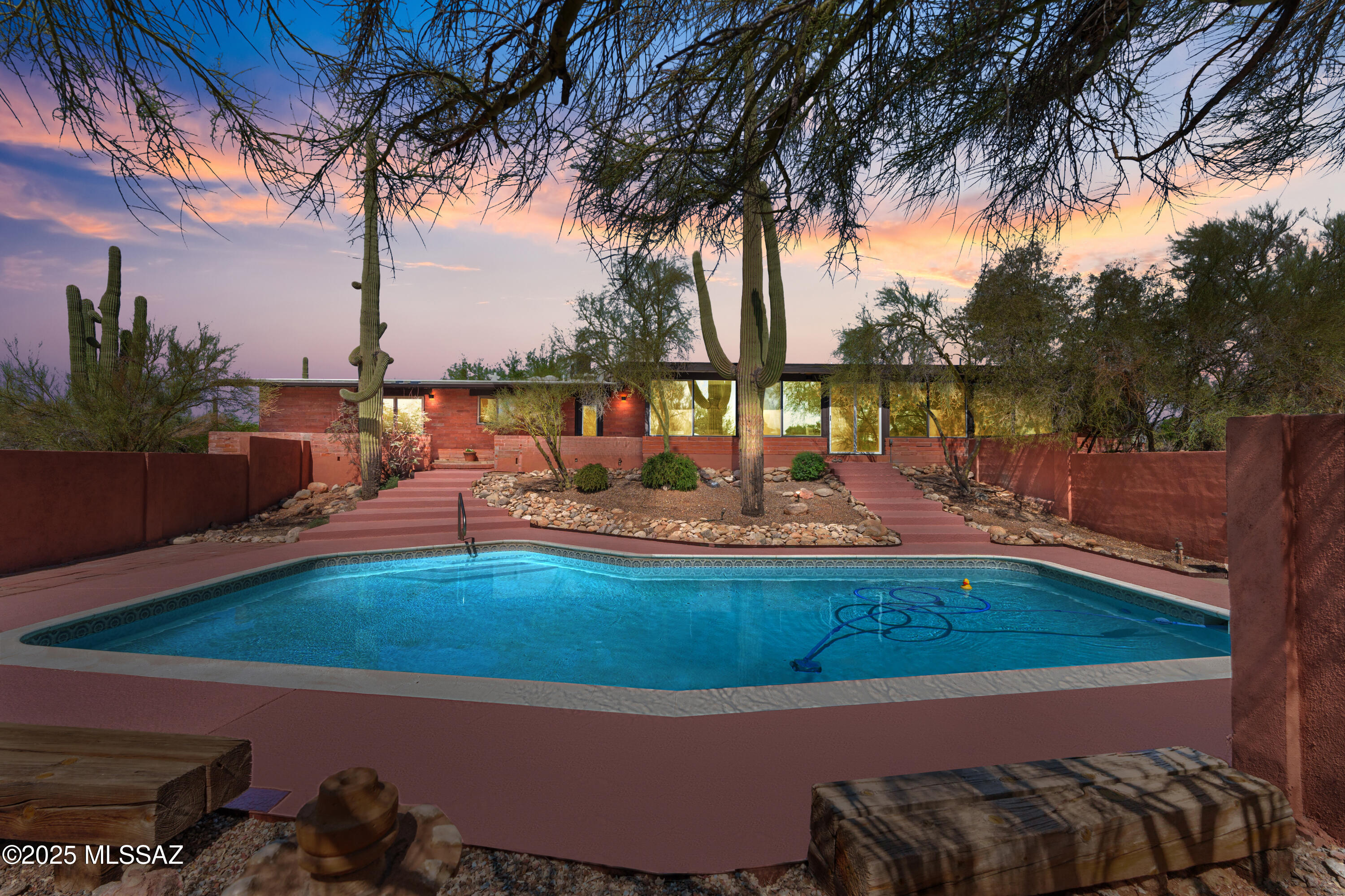 6530 N Camino De La Karina