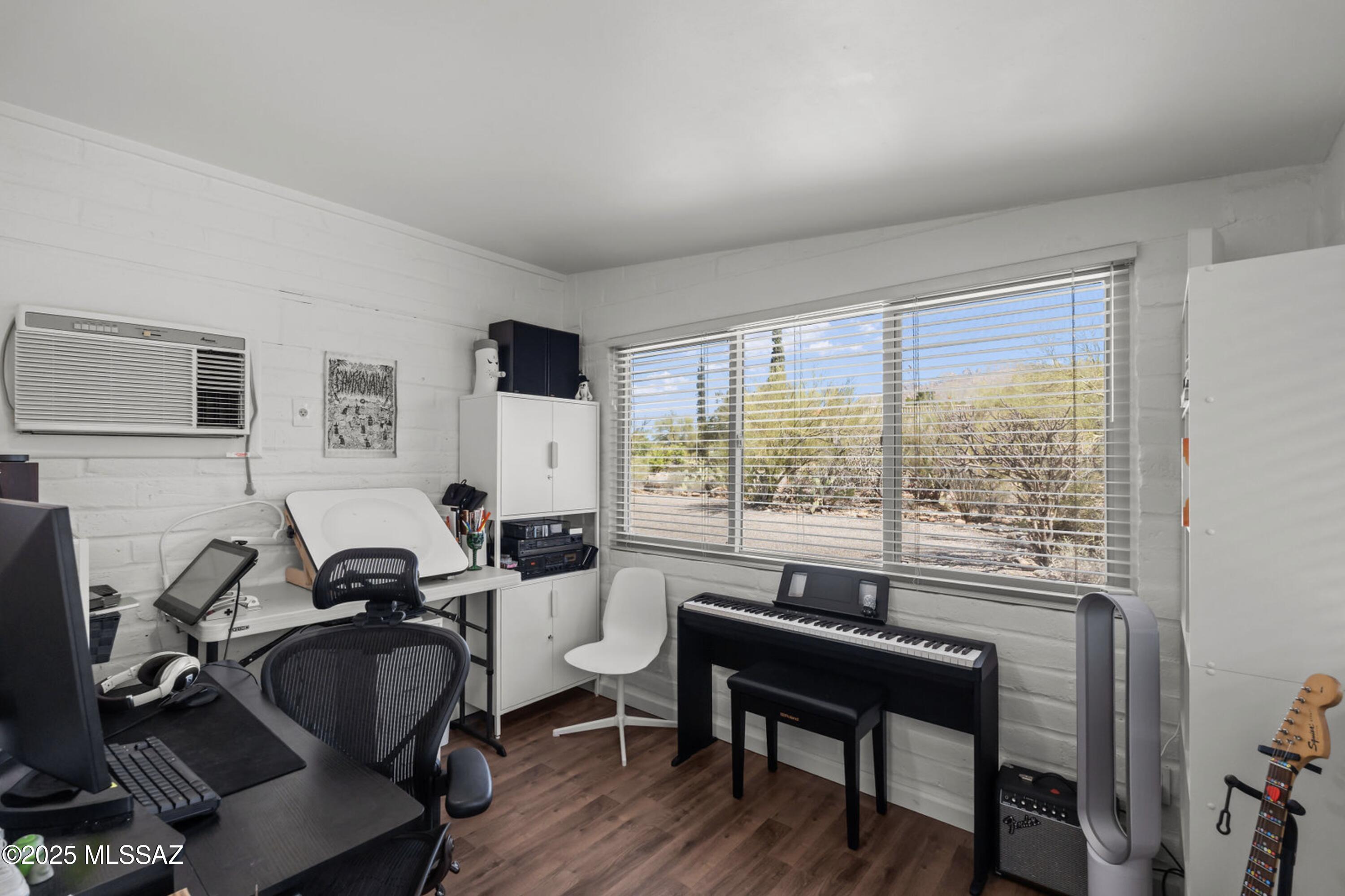 6530 N Camino De La Karina