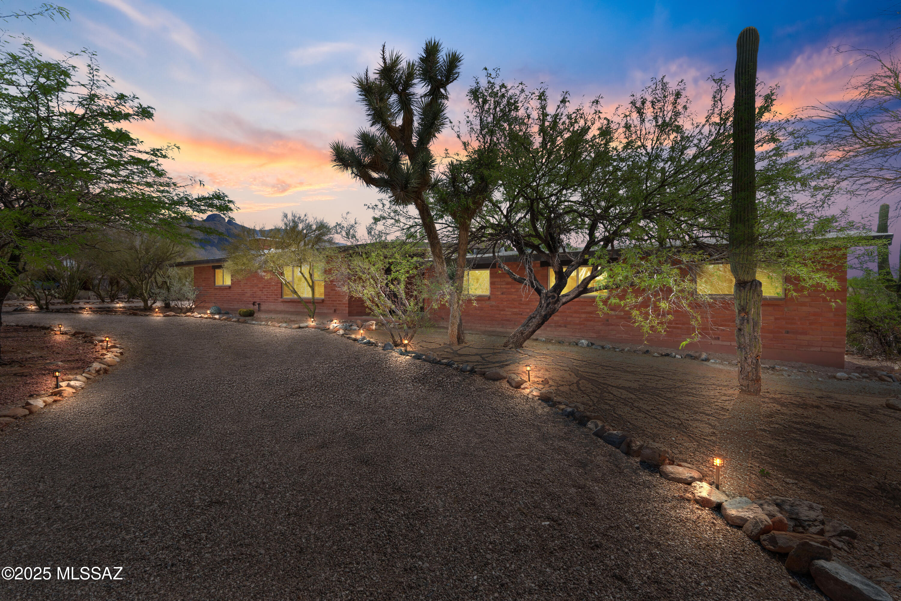 6530 N Camino De La Karina