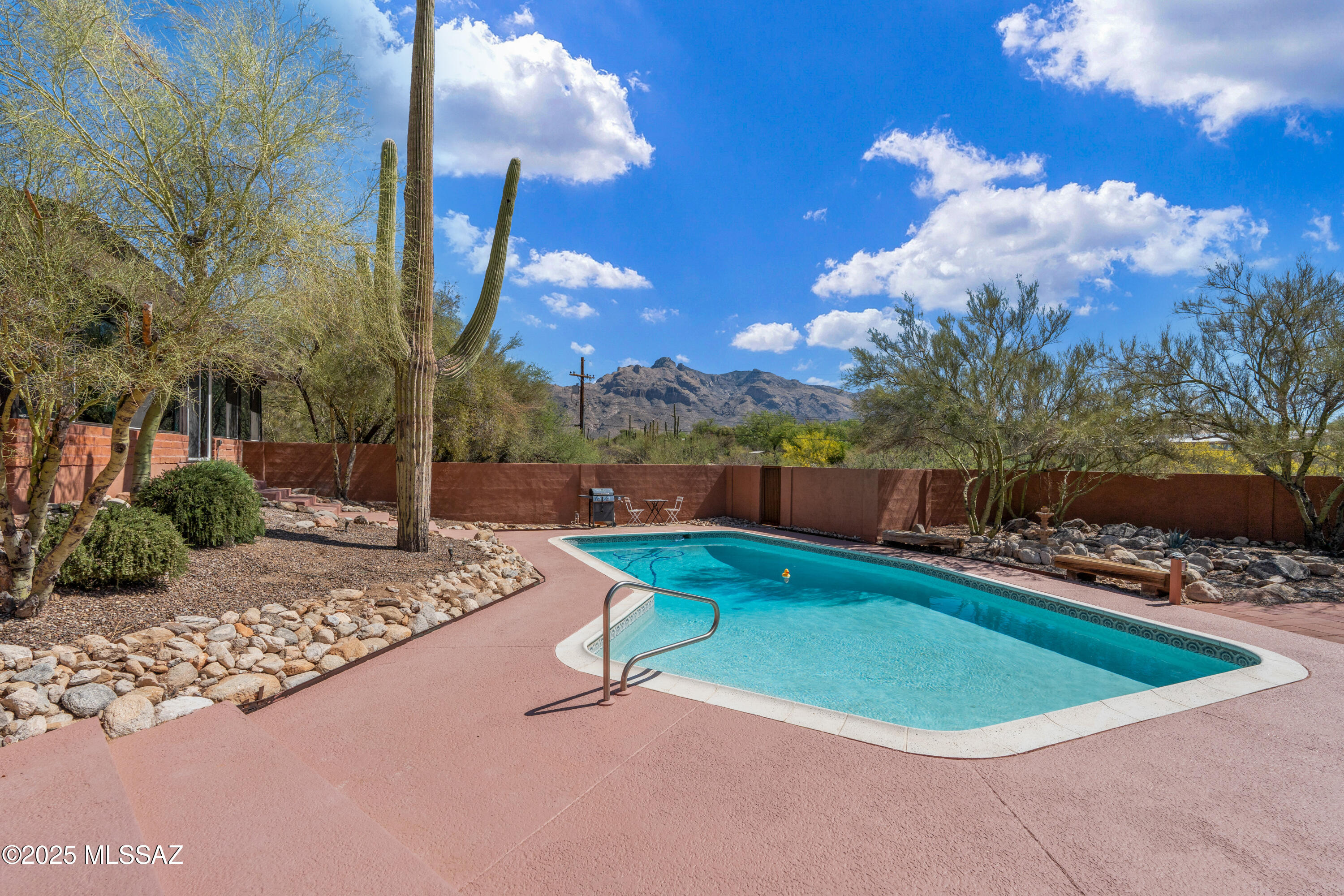 6530 N Camino De La Karina