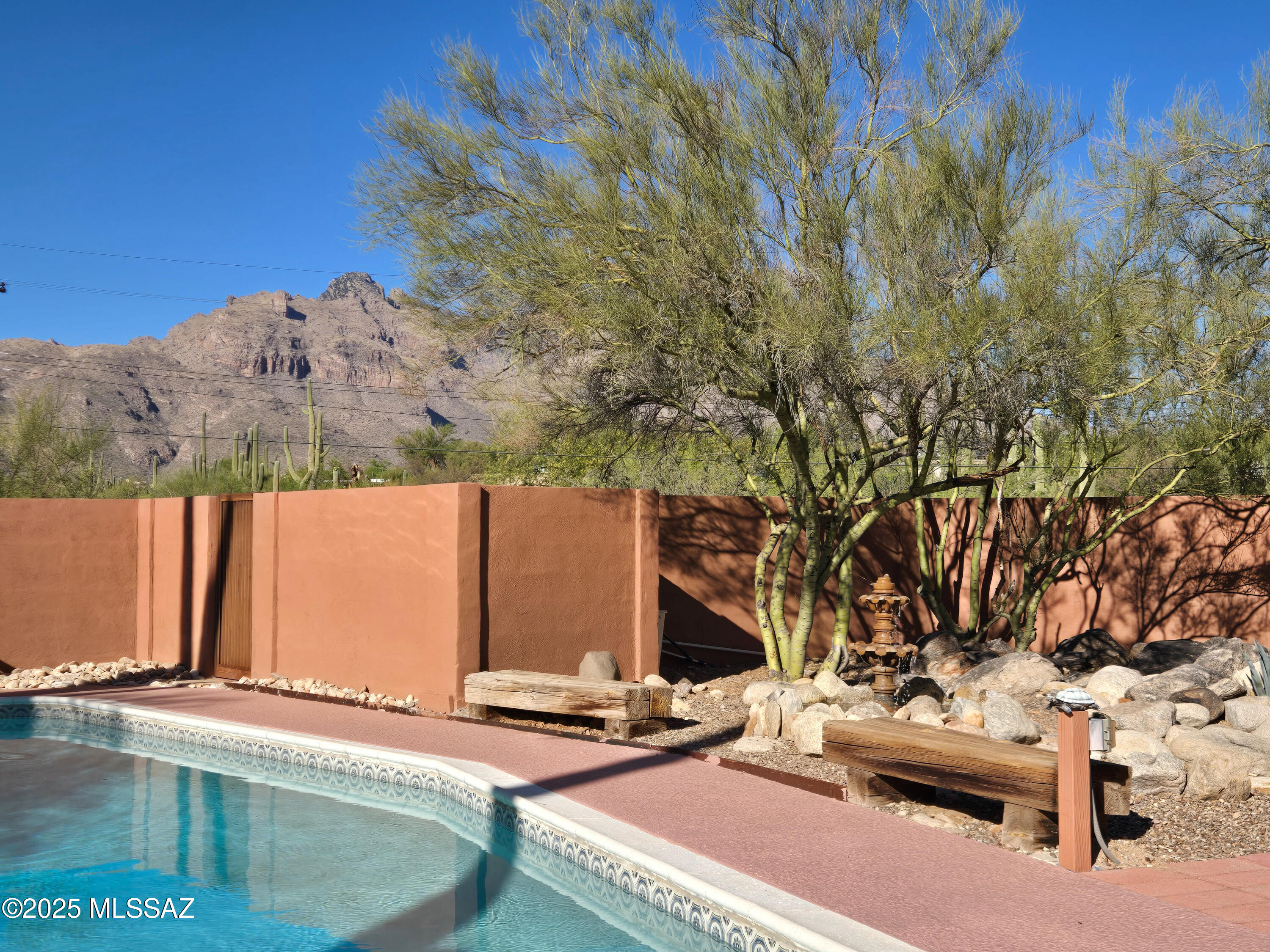 6530 N Camino De La Karina