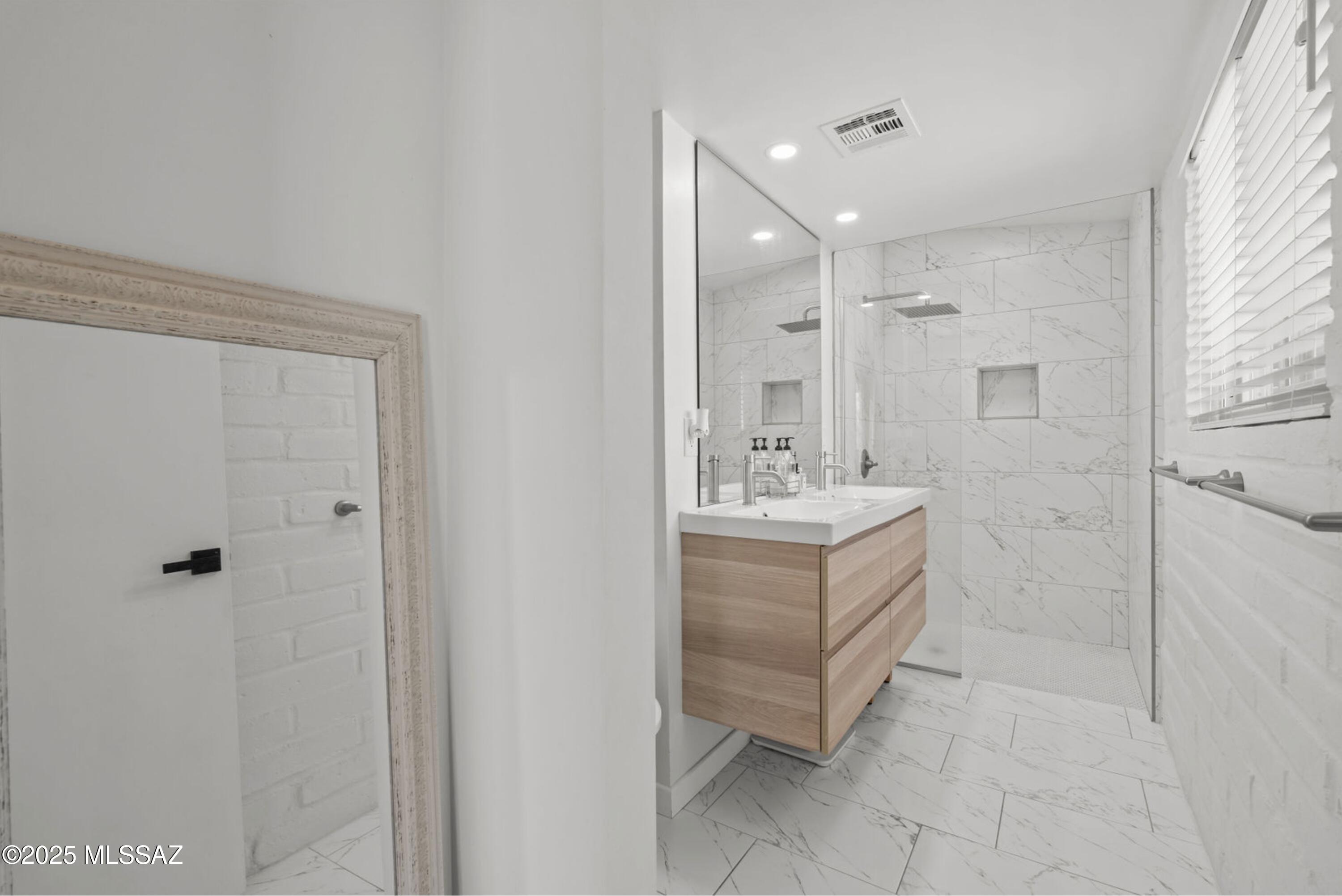 6530 N Camino De La Karina