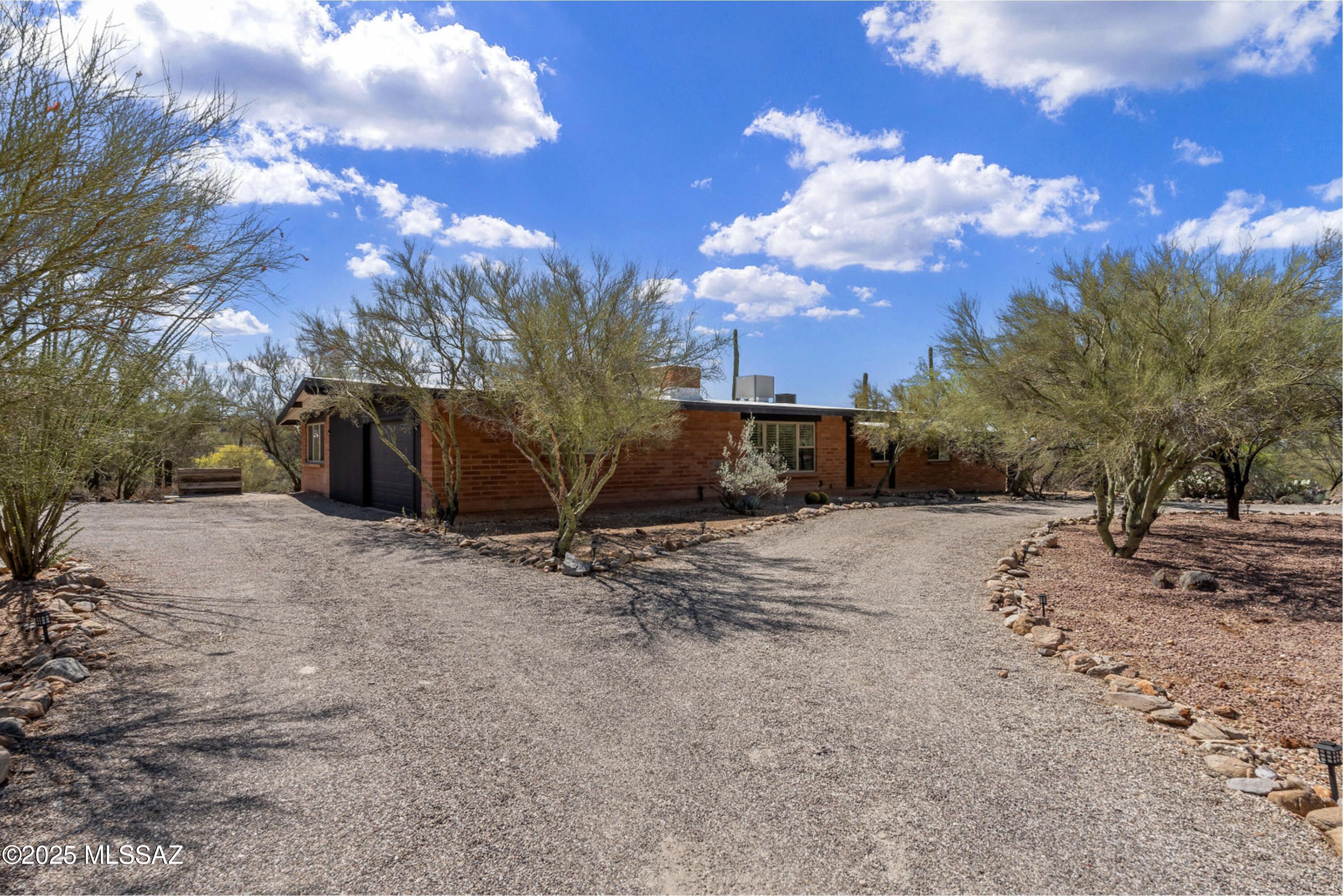 6530 N Camino De La Karina