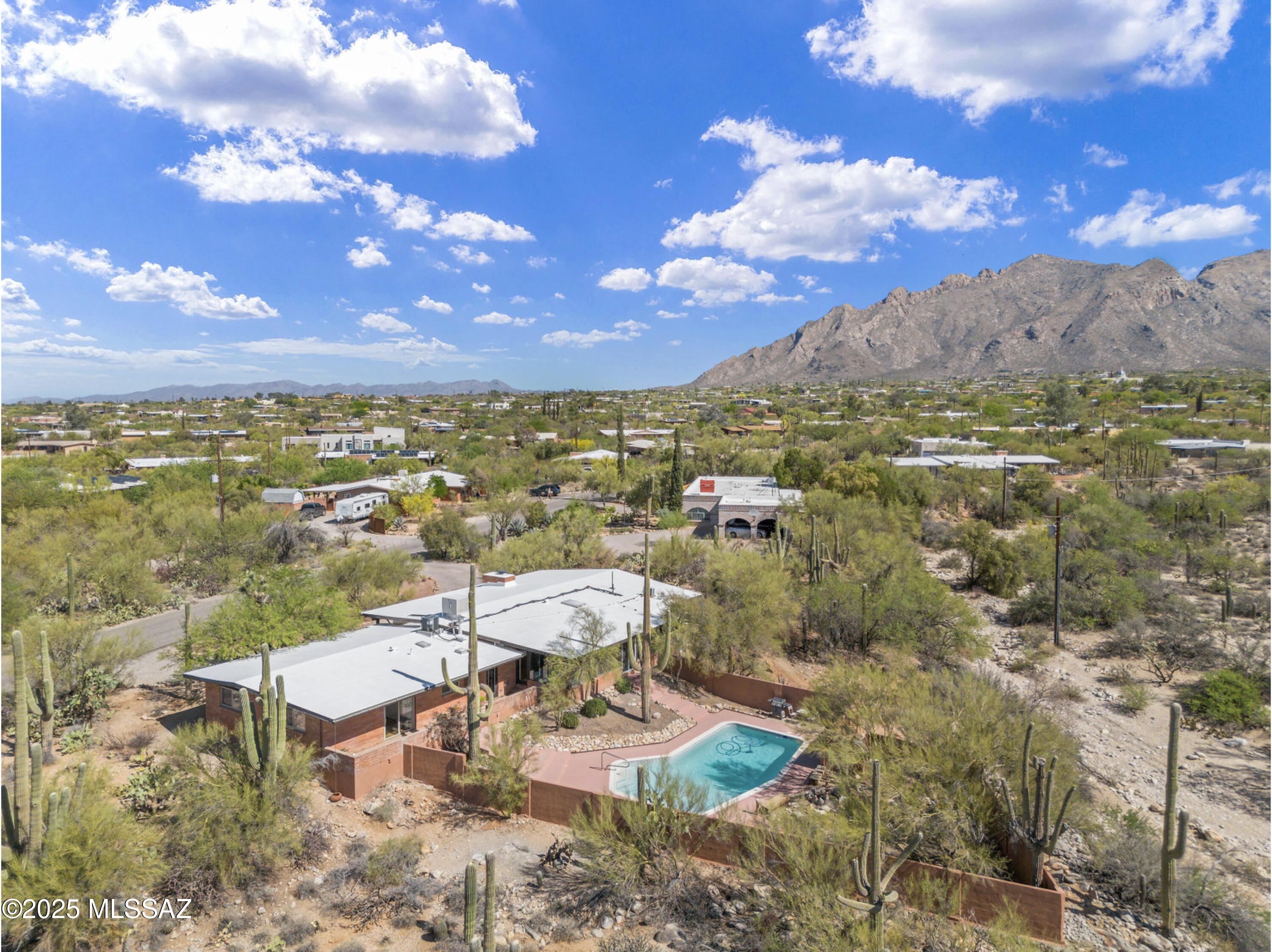 6530 N Camino De La Karina