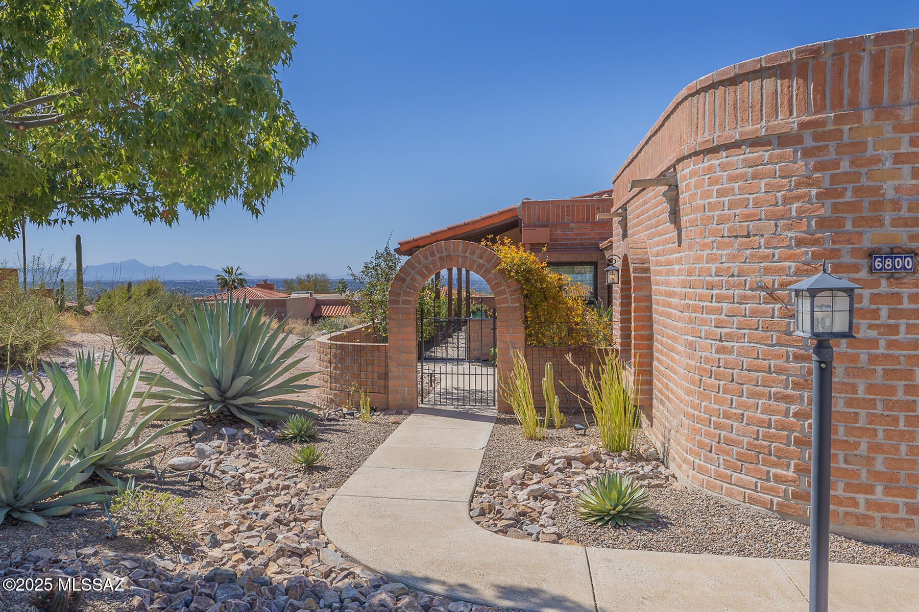 6800 E Pico Del Monte