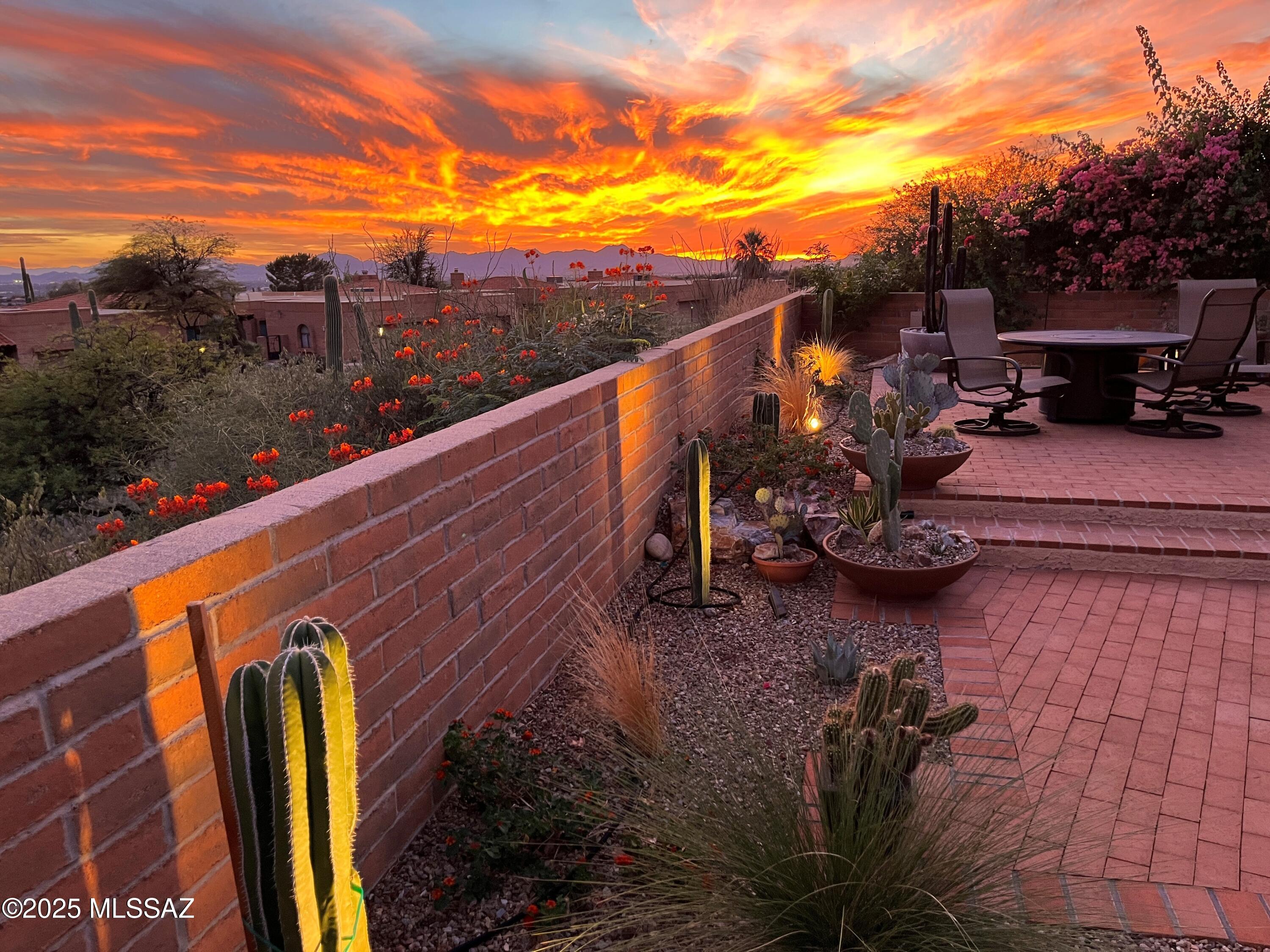 6800 E Pico Del Monte