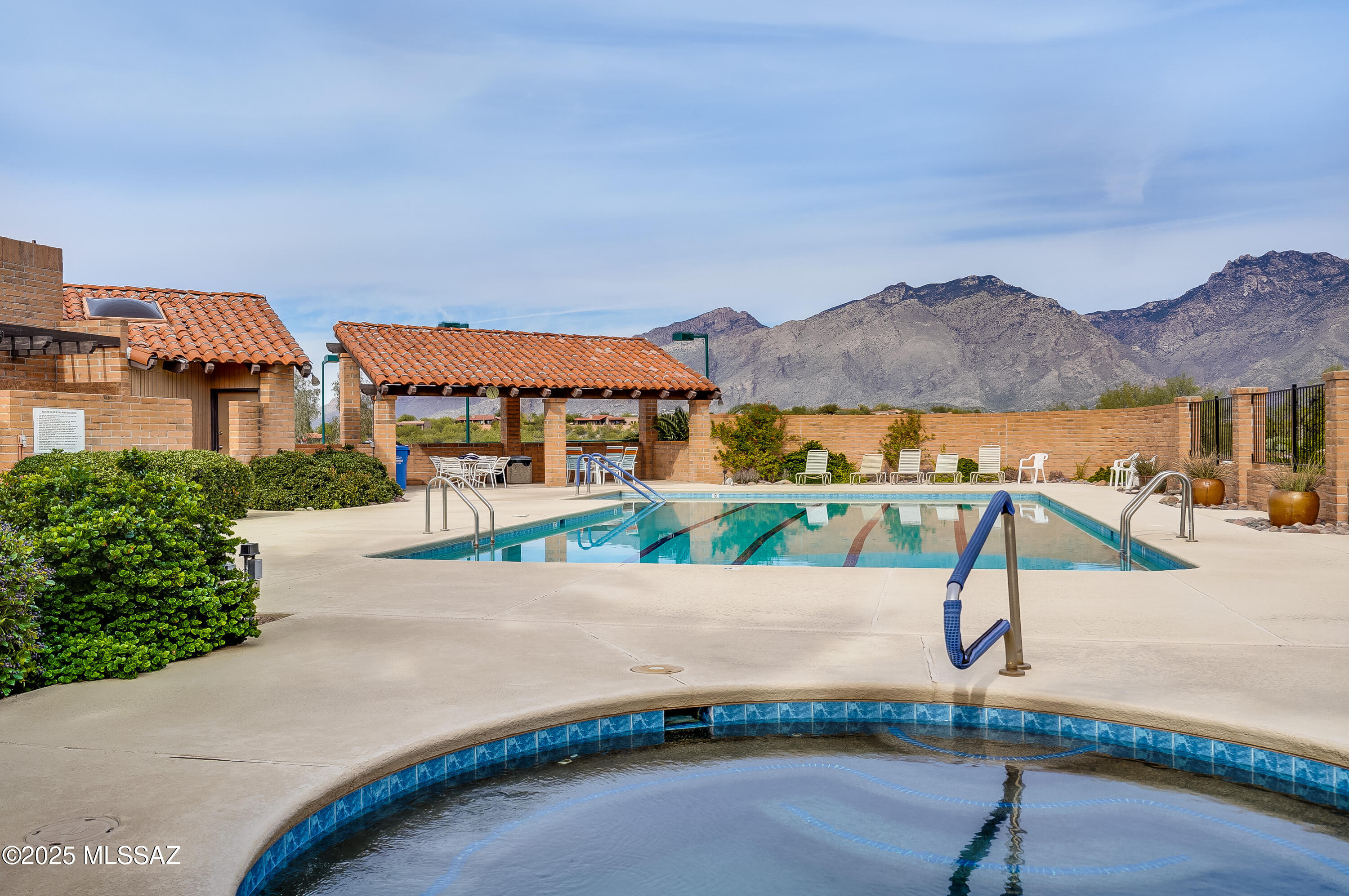 6800 E Pico Del Monte