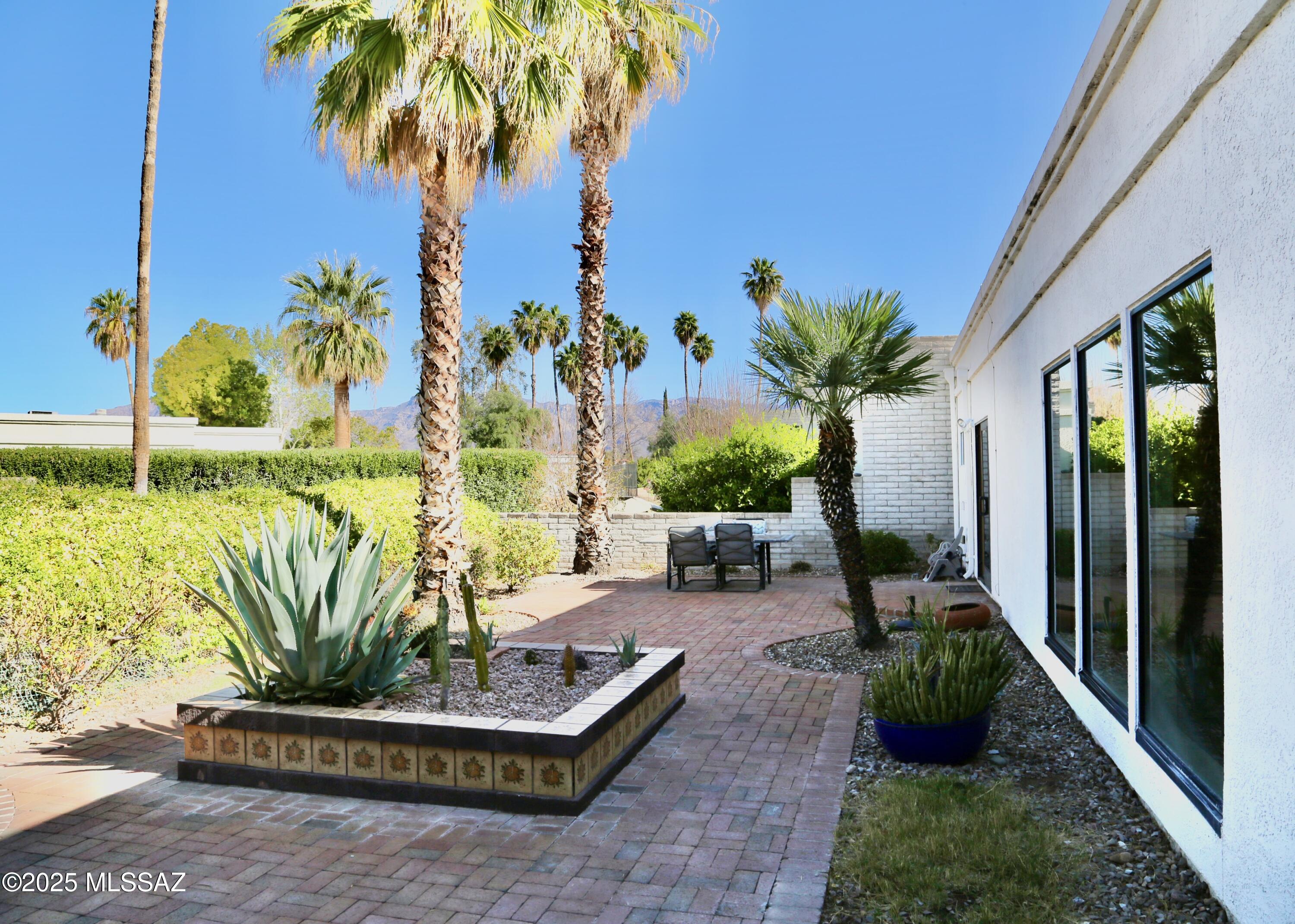 1263 N Via Ronda Oriente