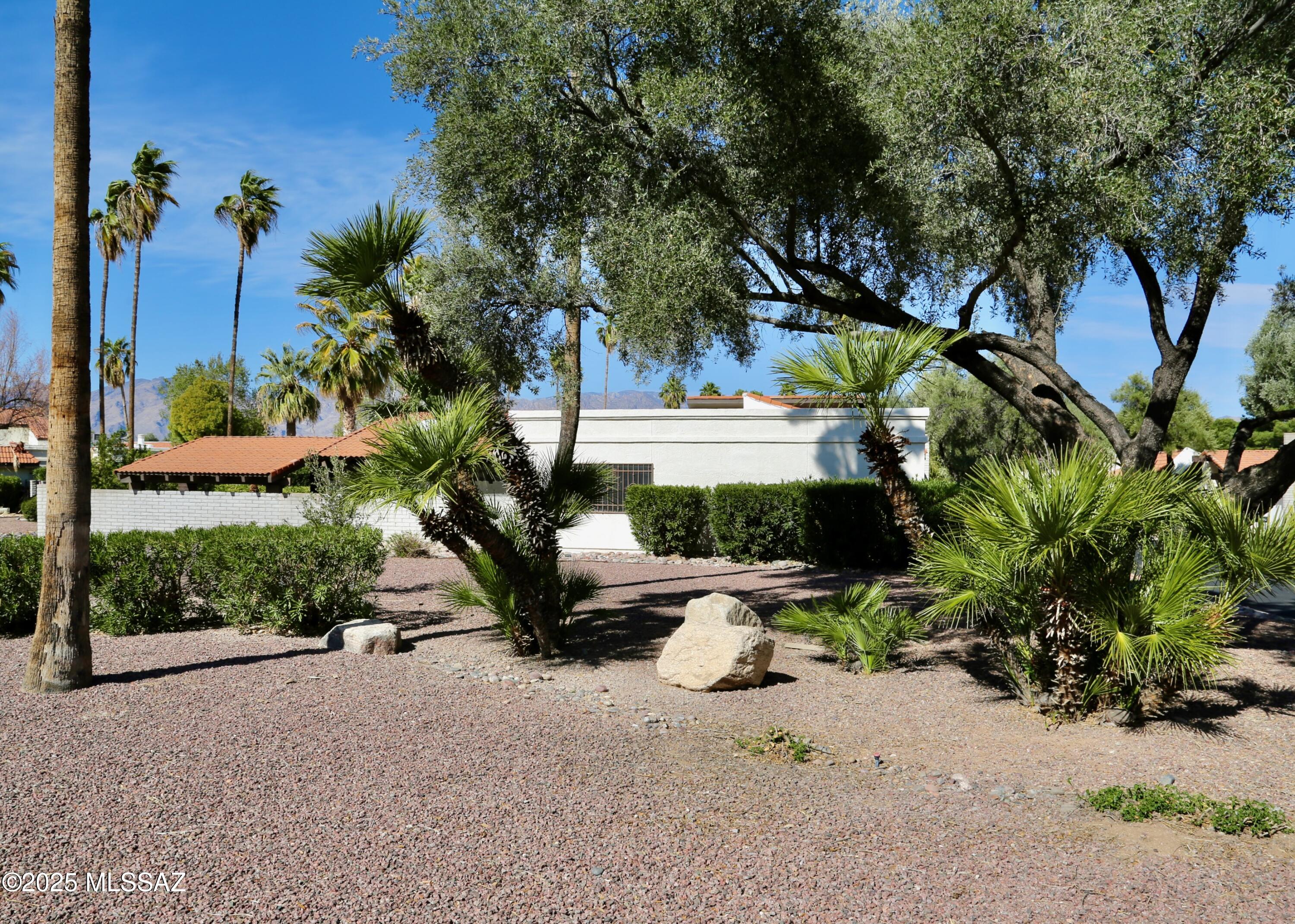 1263 N Via Ronda Oriente