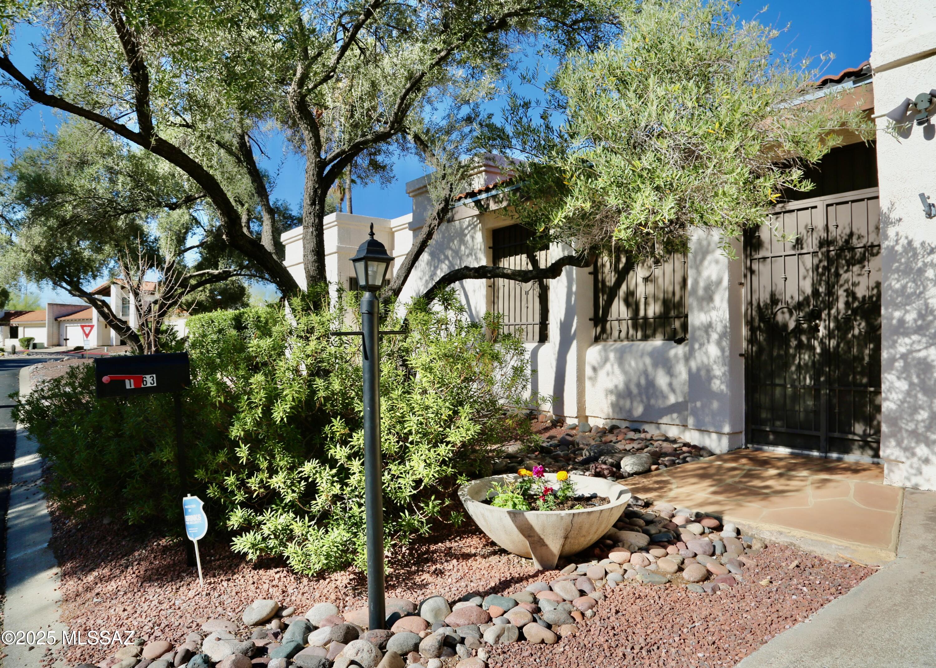 1263 N Via Ronda Oriente