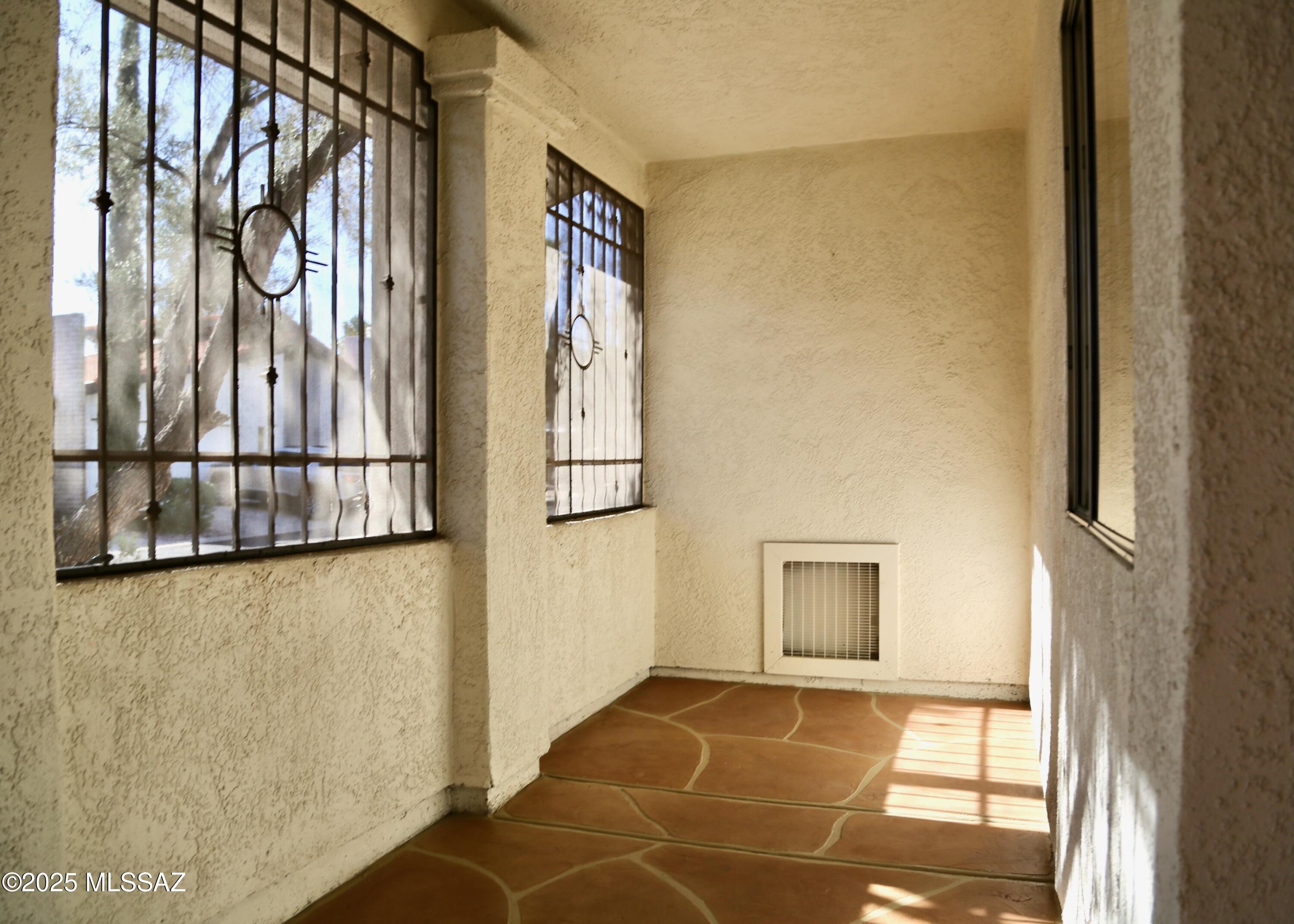 1263 N Via Ronda Oriente