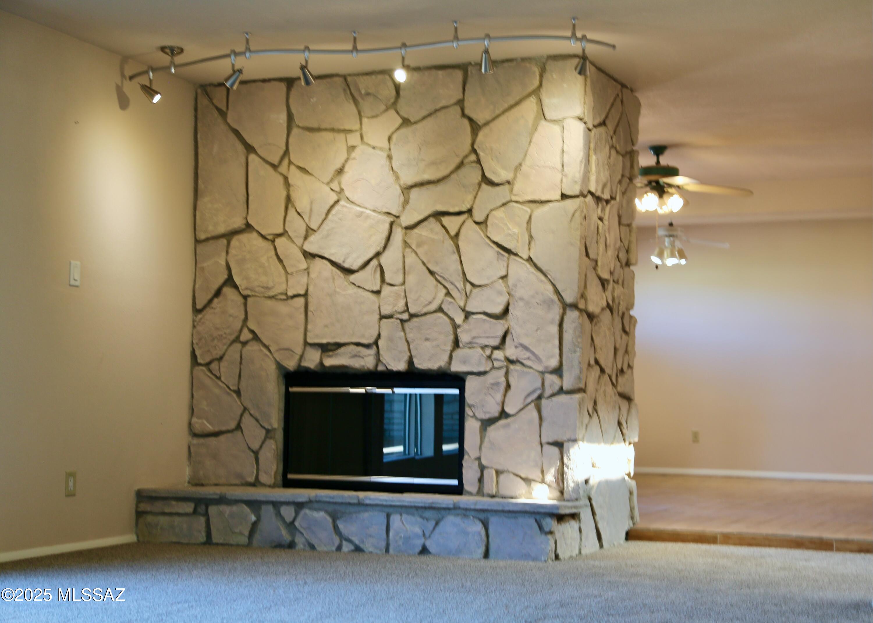 1263 N Via Ronda Oriente