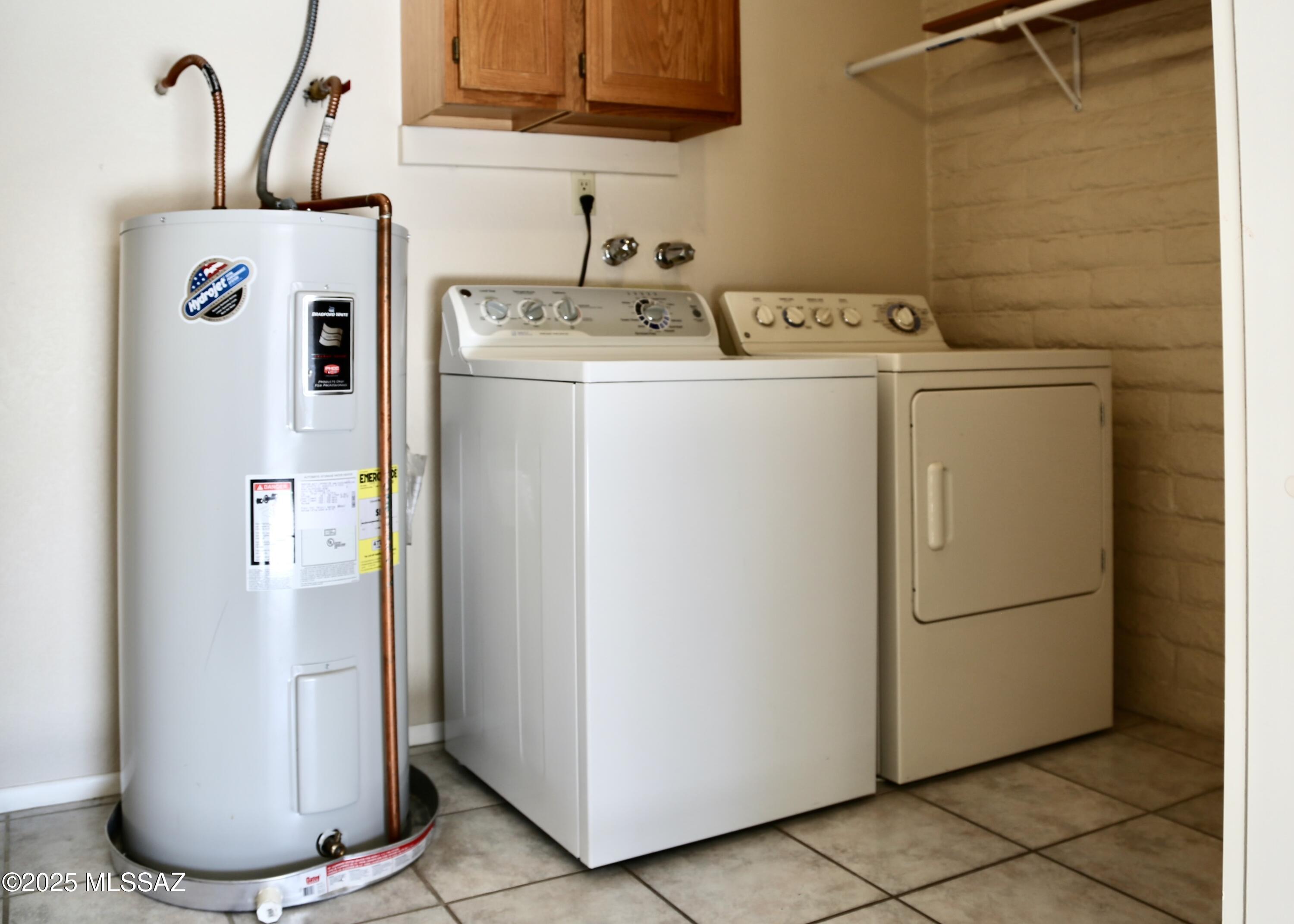 1263 N Via Ronda Oriente