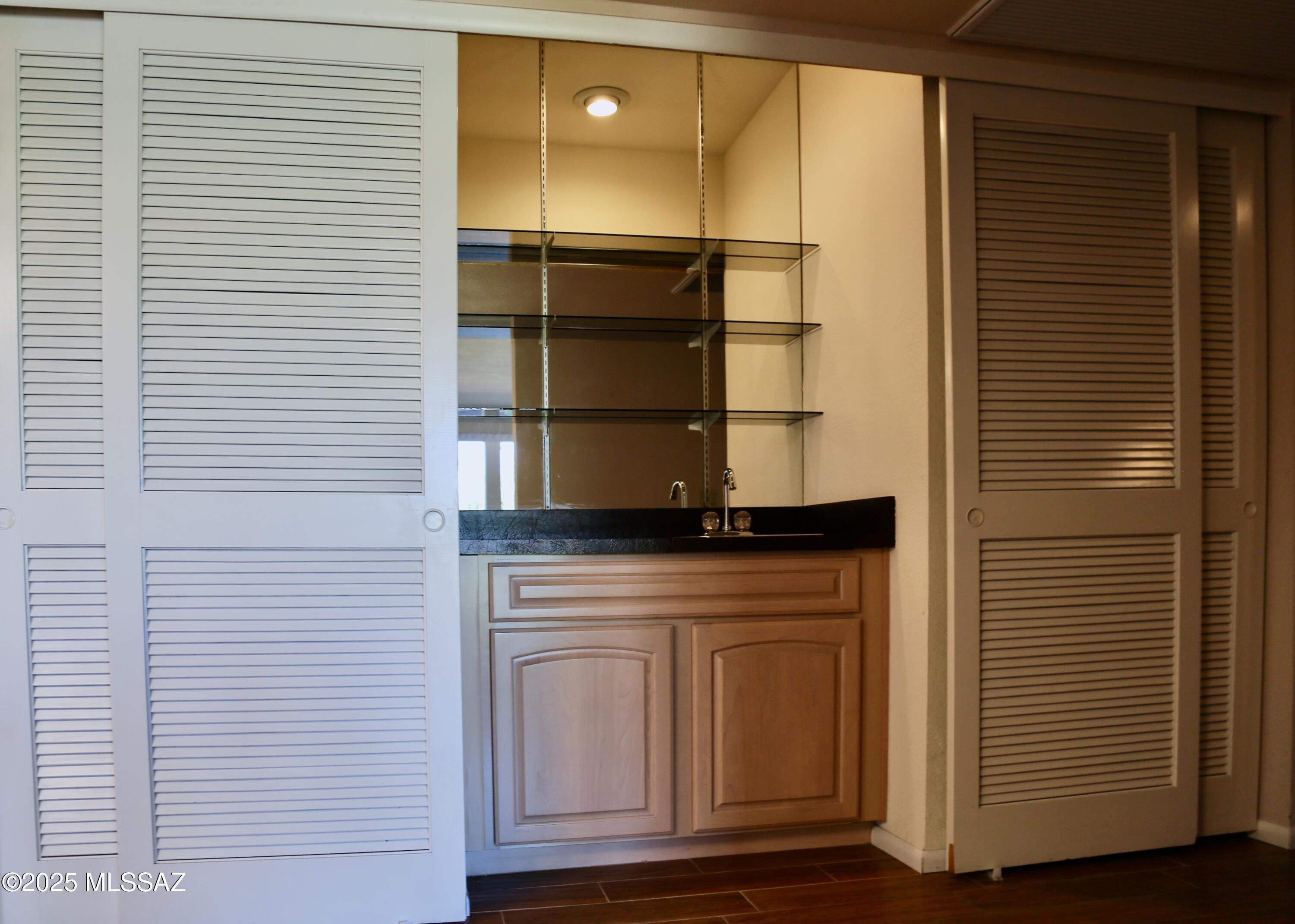 1263 N Via Ronda Oriente