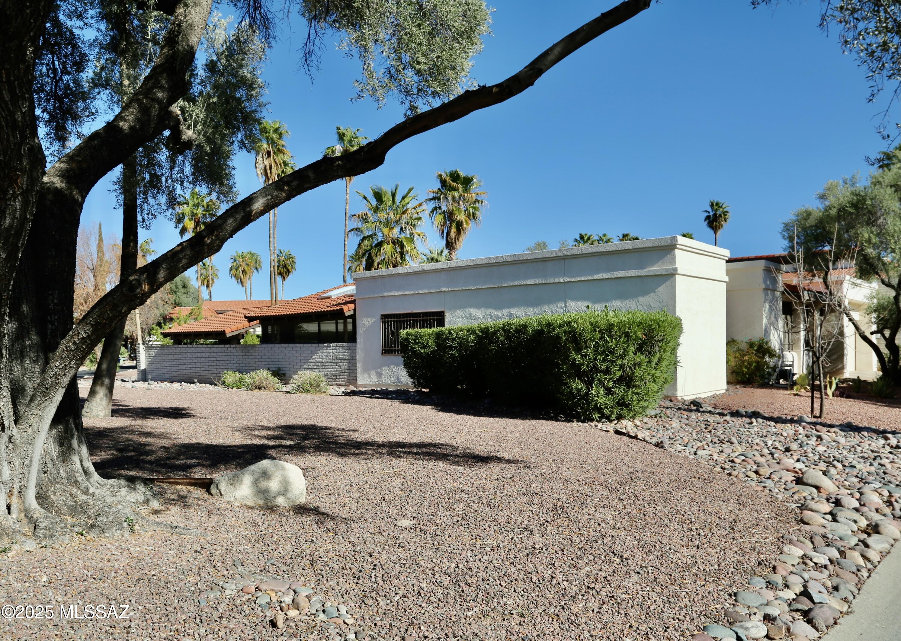 1263 N Via Ronda Oriente