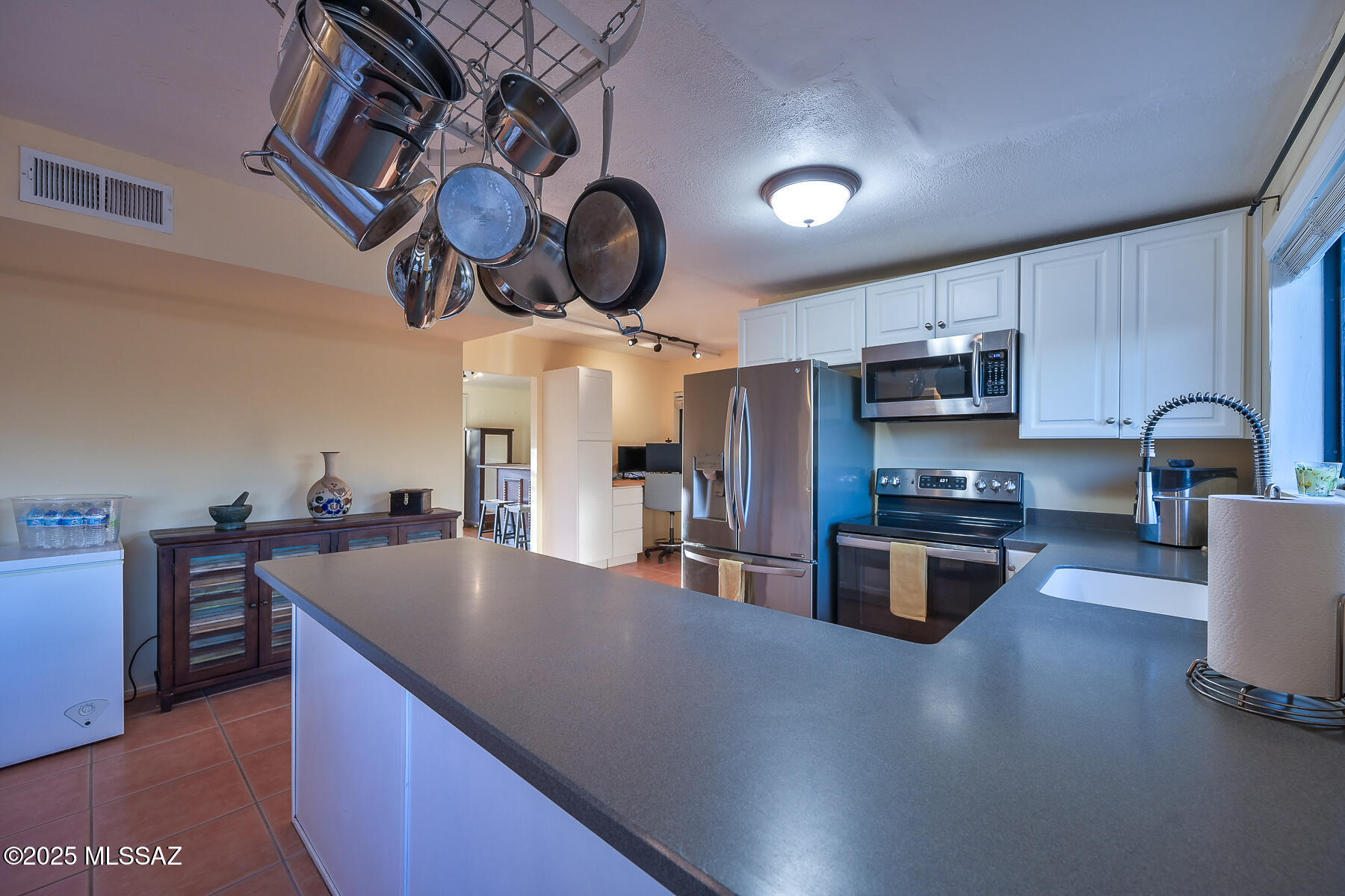 3801 N Tres Lomas Drive