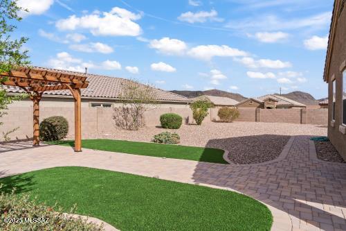 9216 W Trotting Wolf Trail