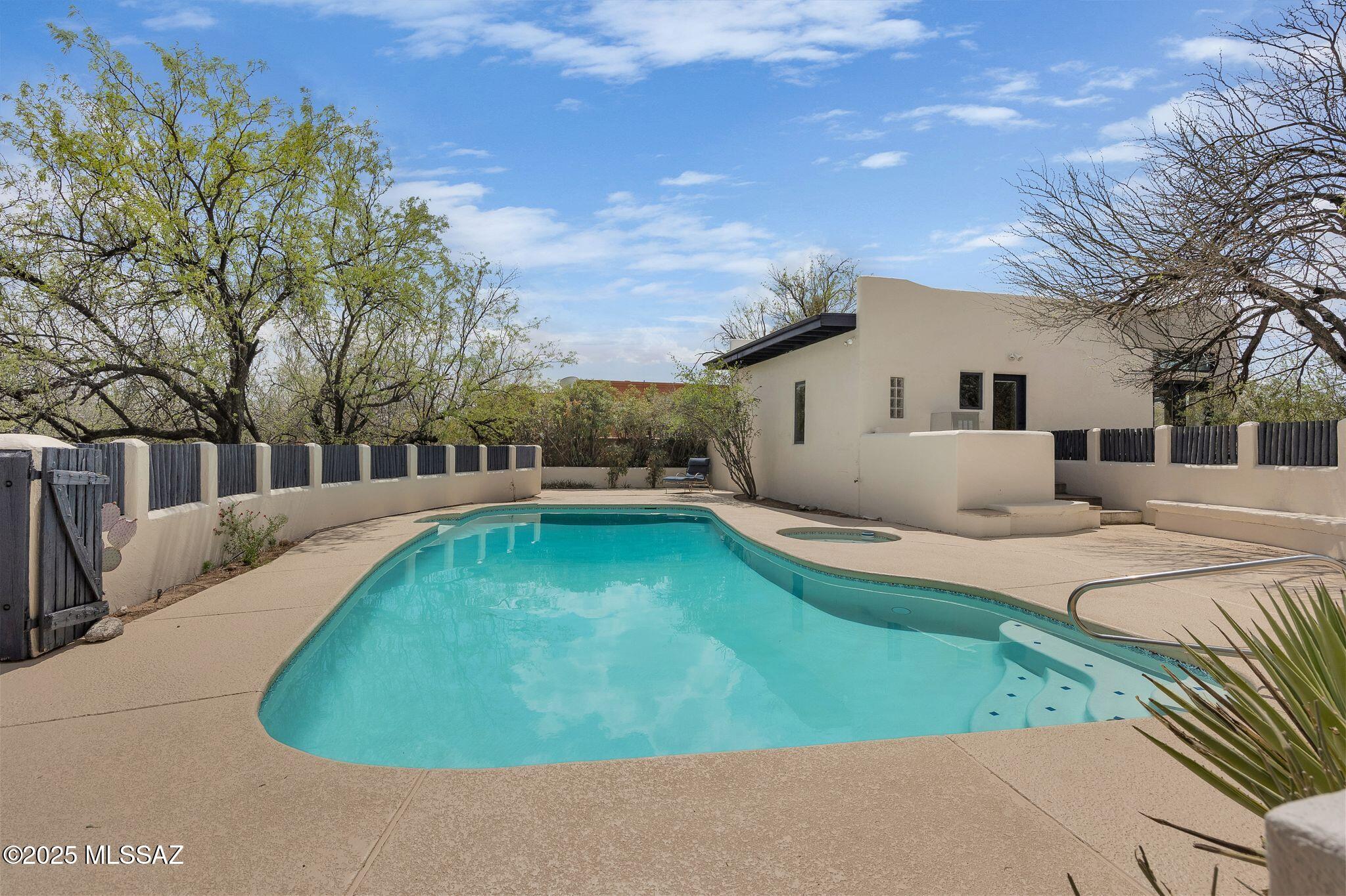 8201 E Big Horn Trail