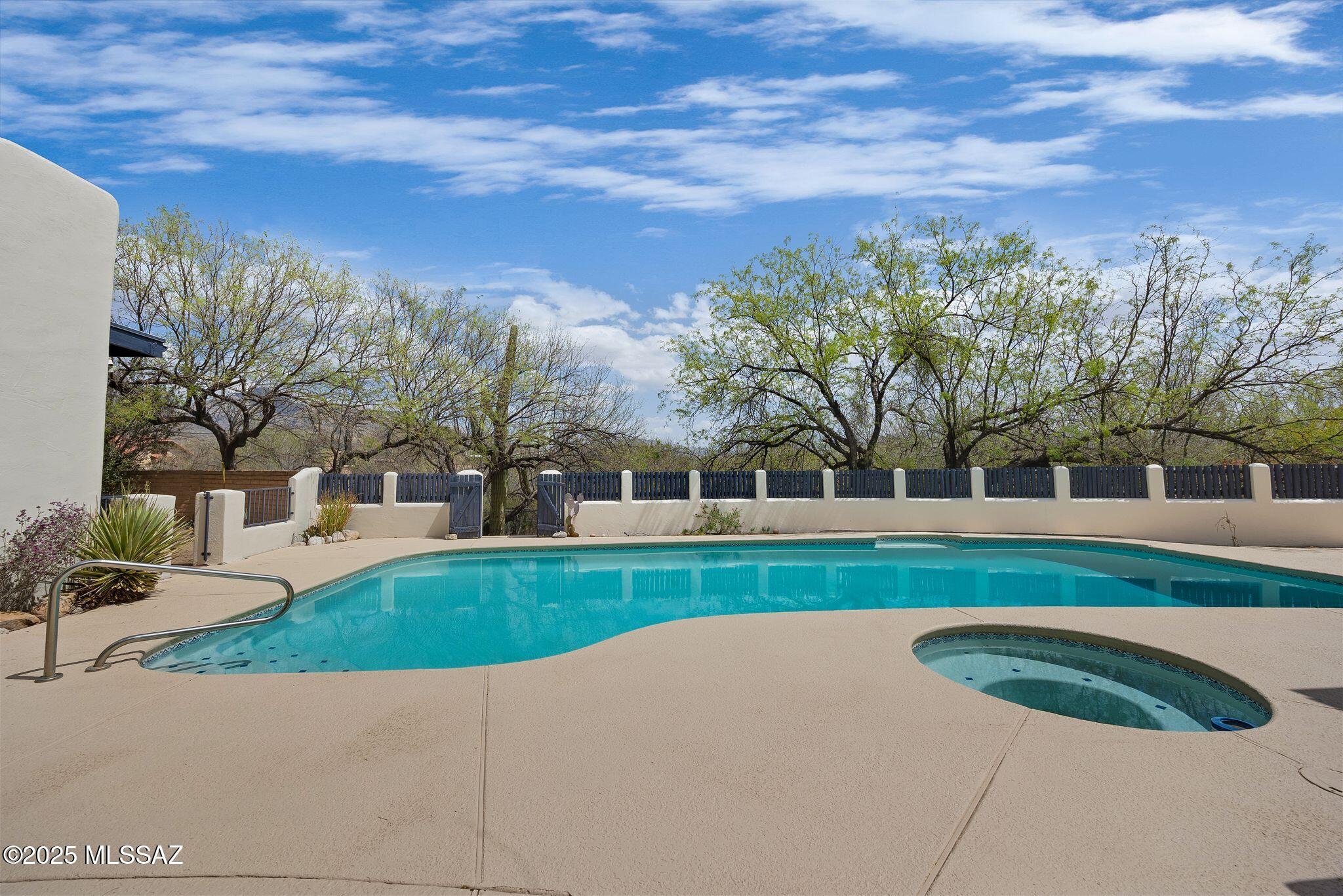 8201 E Big Horn Trail