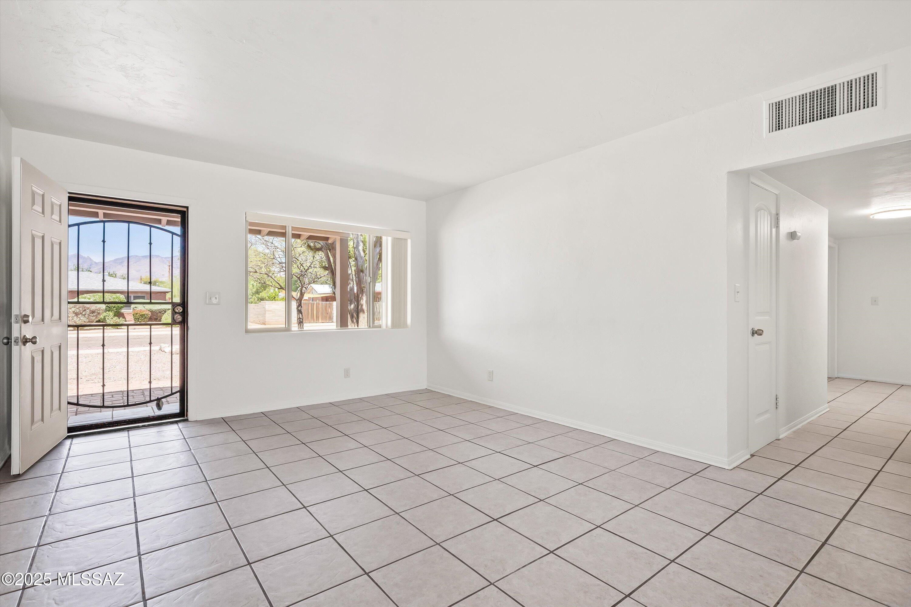 4814 E Bellevue Street