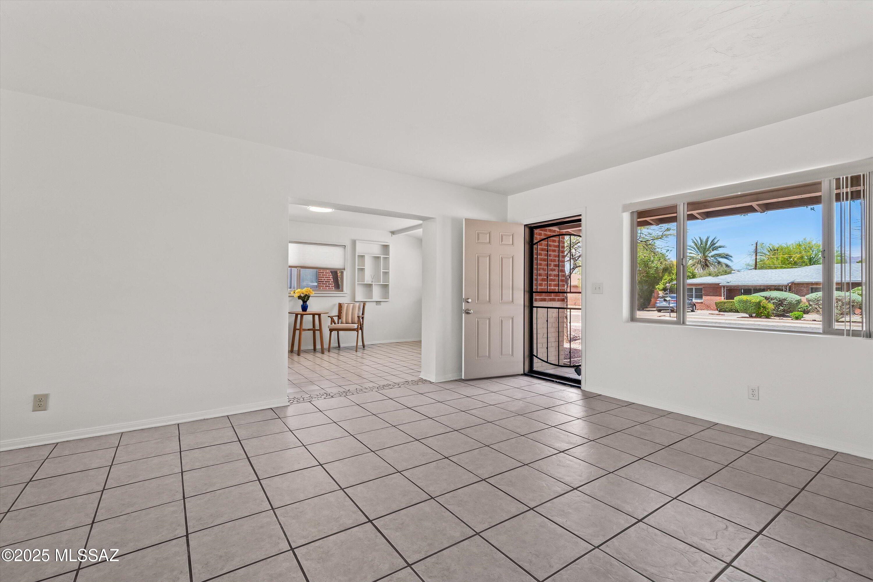 4814 E Bellevue Street